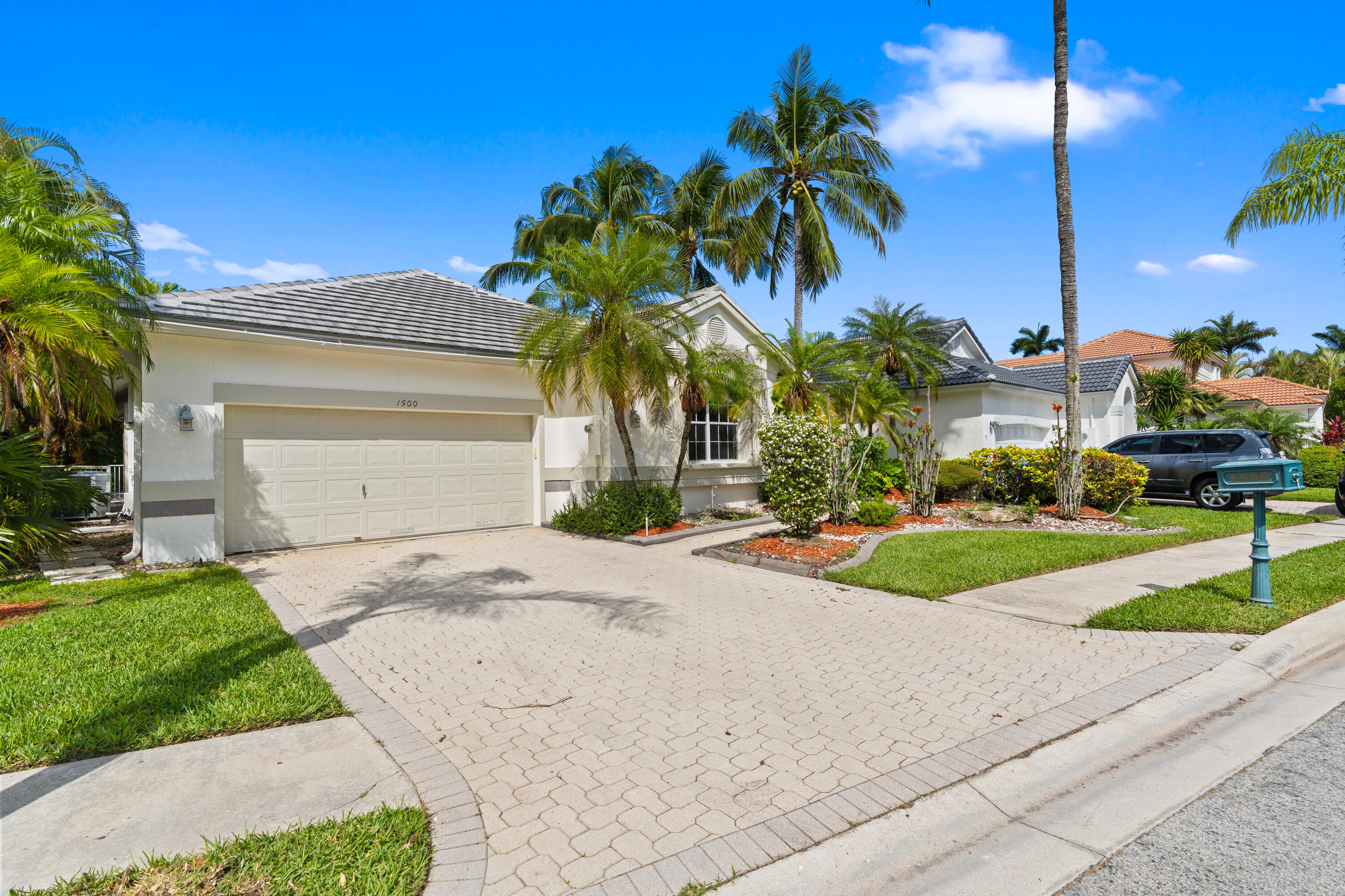 HOLLYWOOD LAKES COUNTRY CLUB AND - Residential