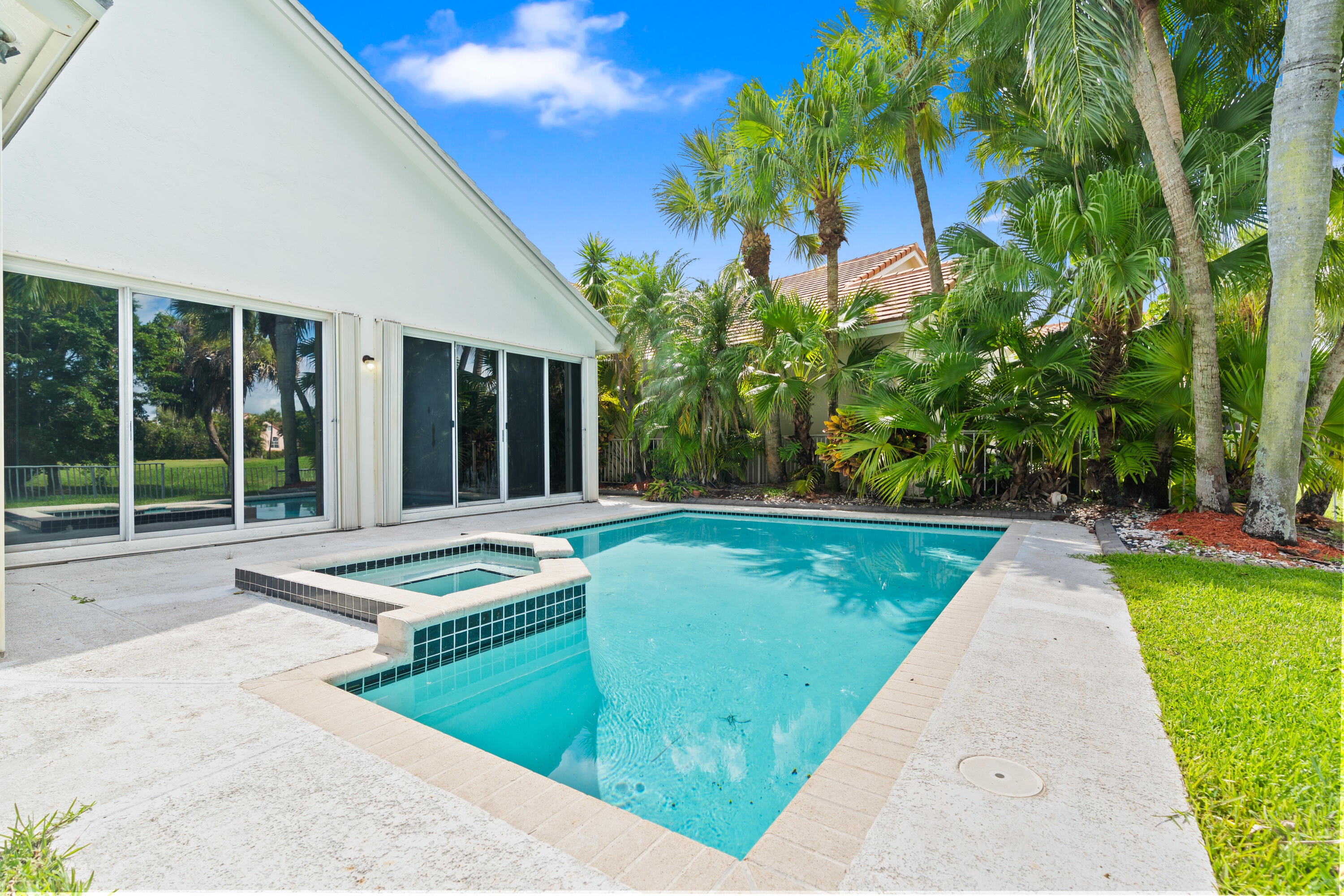 HOLLYWOOD LAKES COUNTRY CLUB AND - Residential