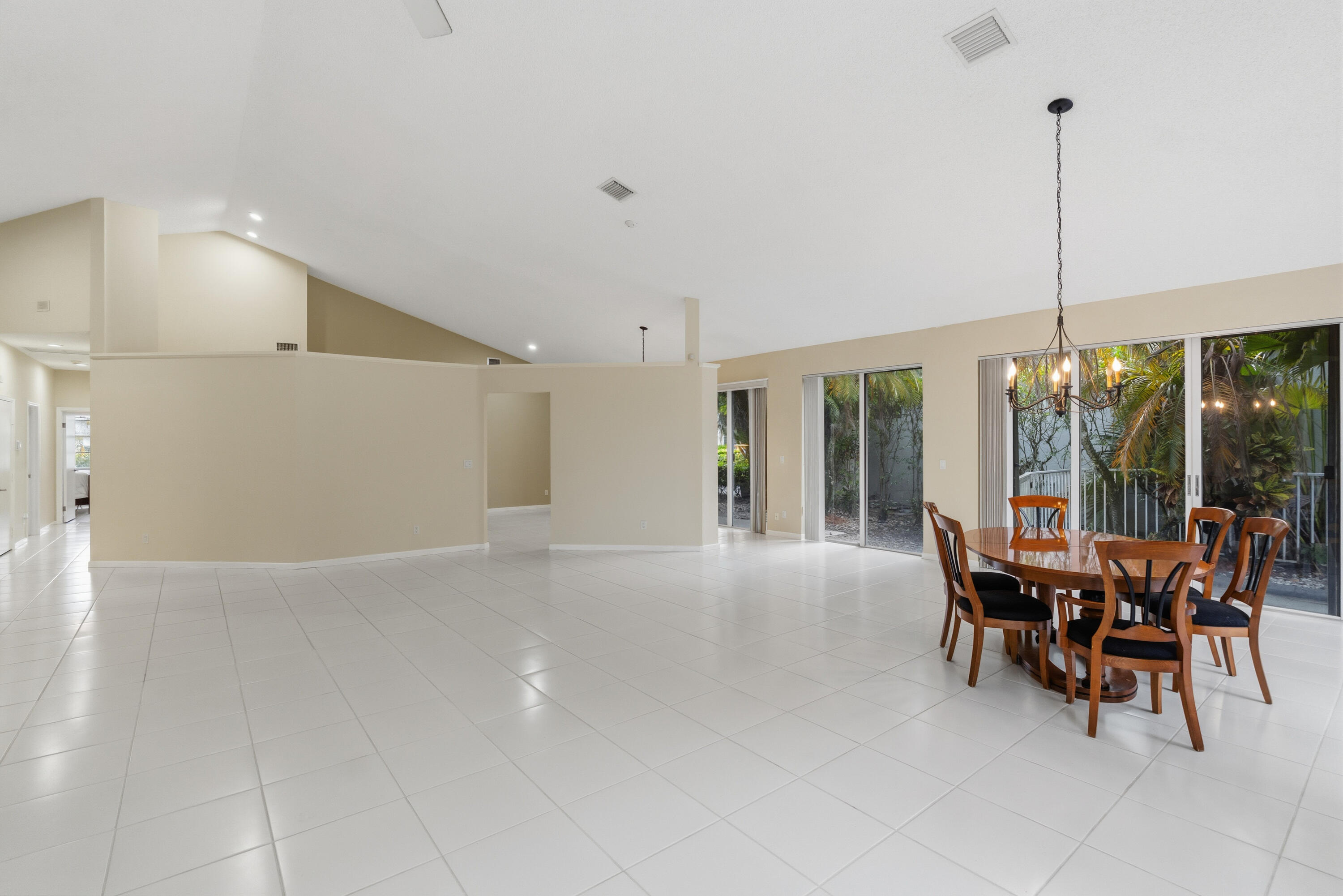 HOLLYWOOD LAKES COUNTRY CLUB AND - Residential