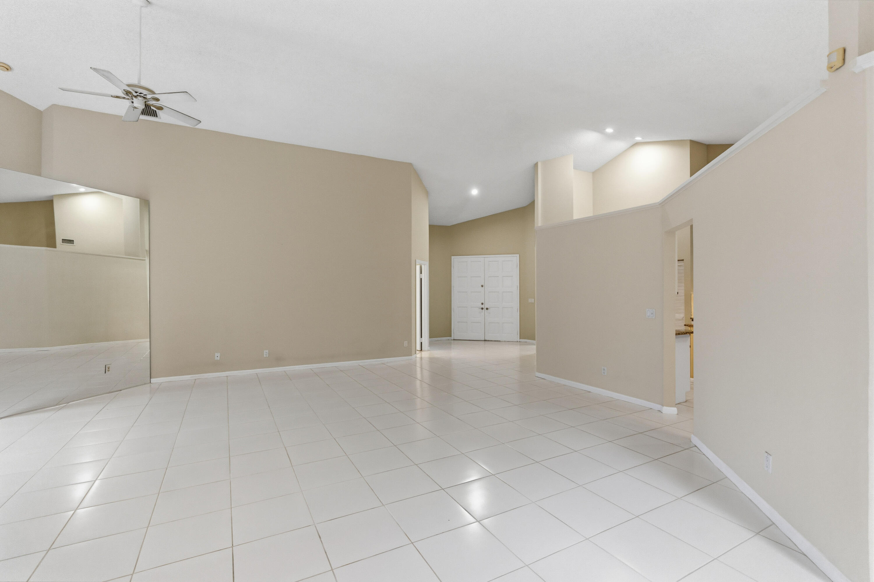 HOLLYWOOD LAKES COUNTRY CLUB AND - Residential