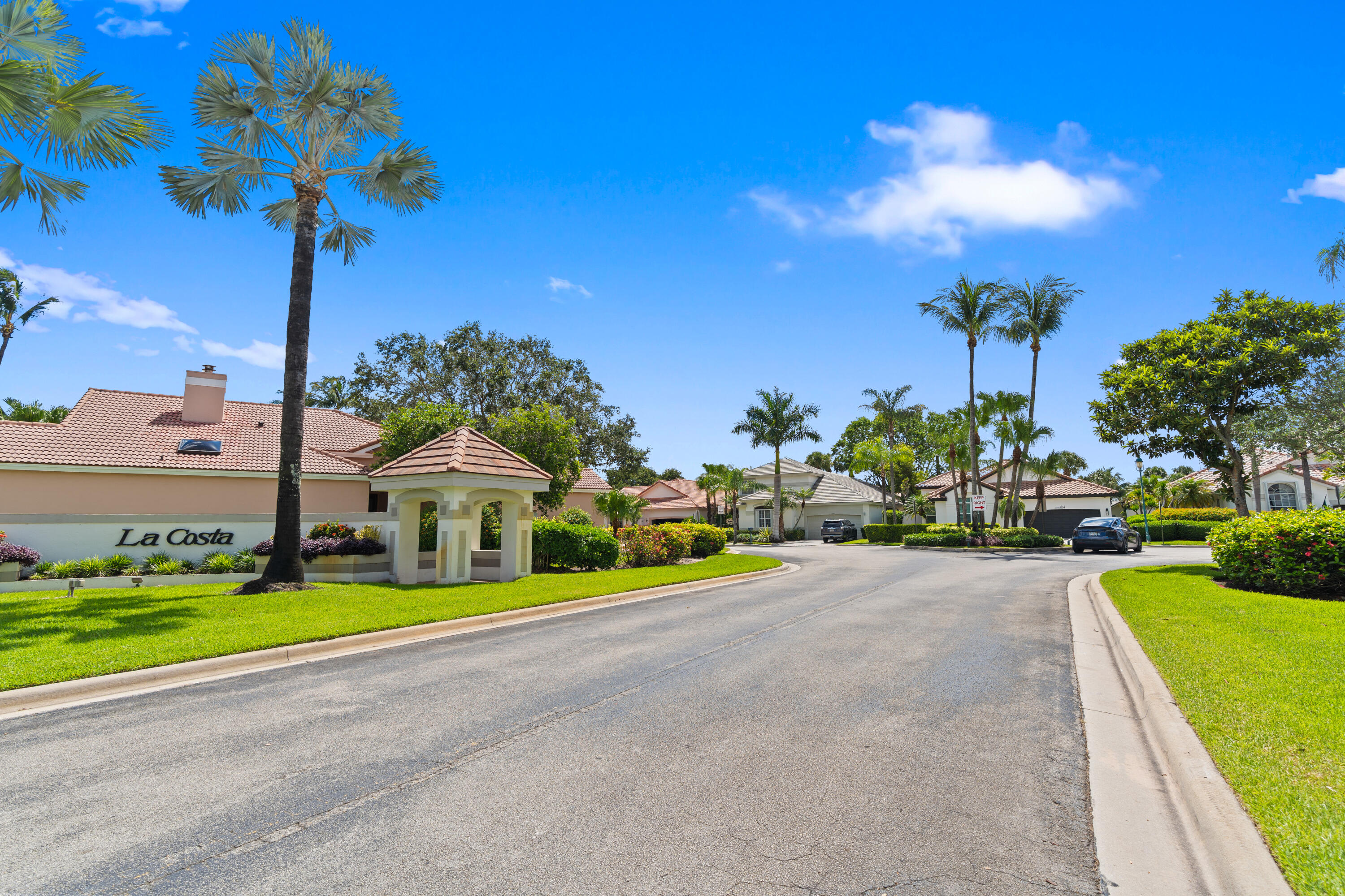 HOLLYWOOD LAKES COUNTRY CLUB AND - Residential