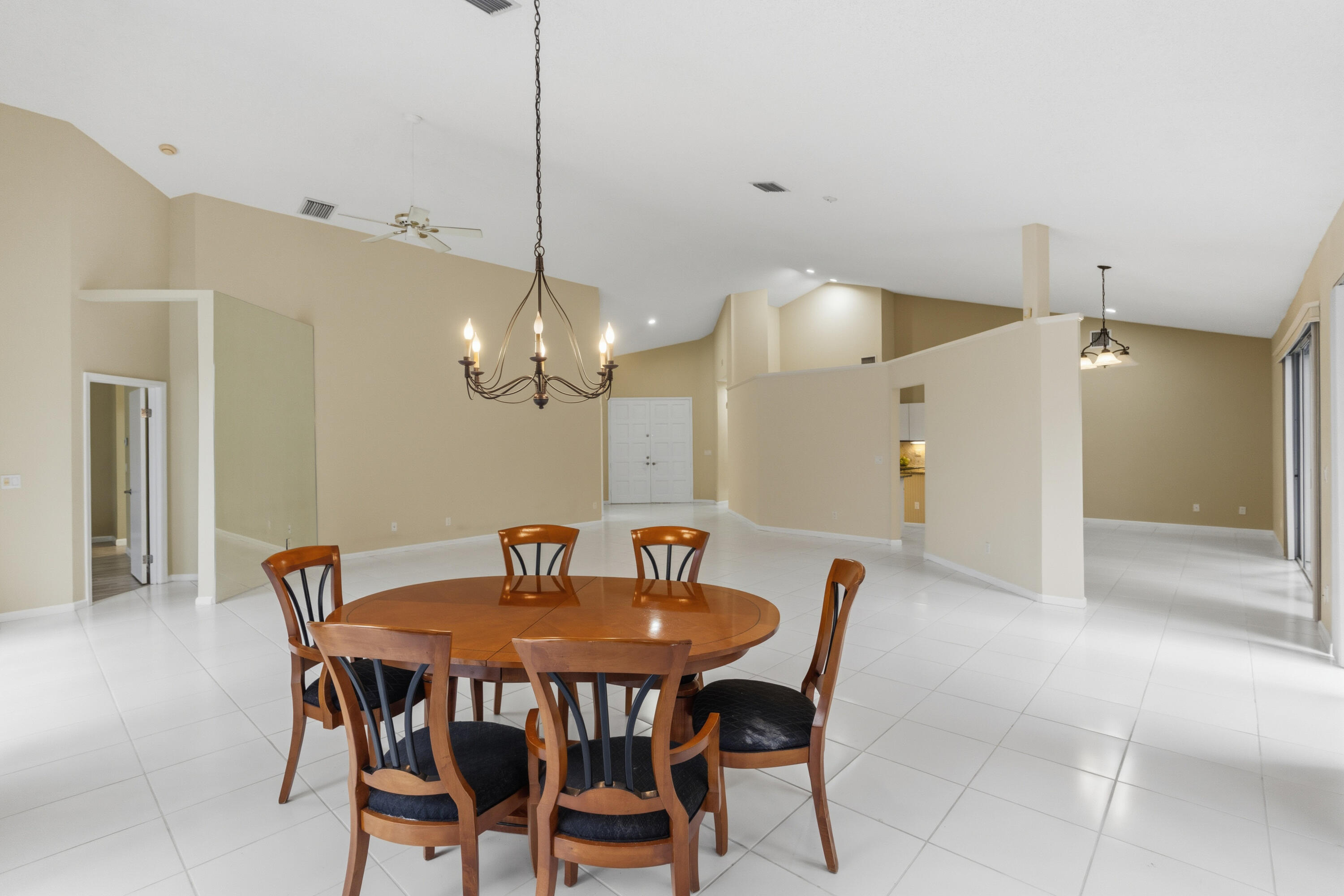 HOLLYWOOD LAKES COUNTRY CLUB AND - Residential
