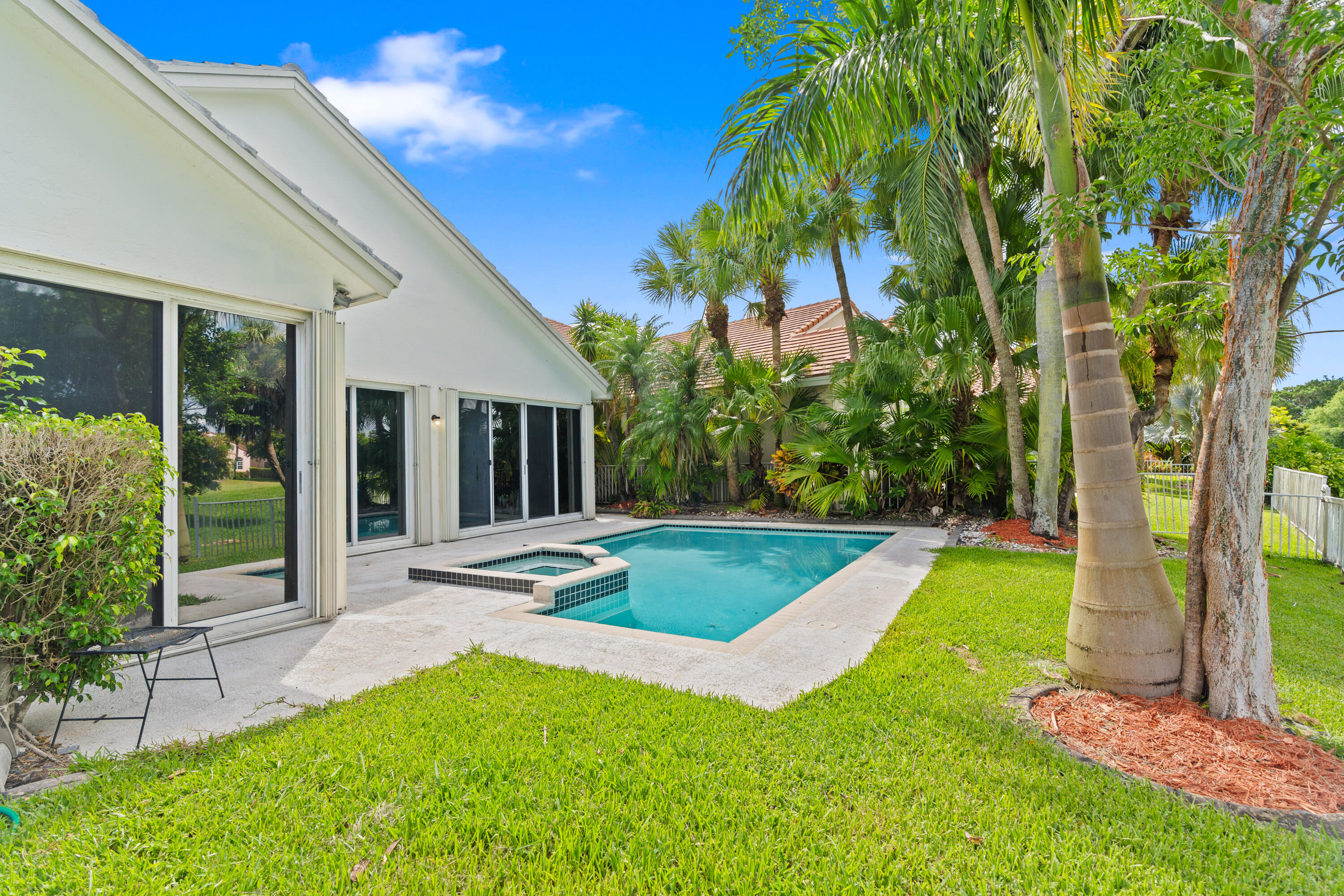 HOLLYWOOD LAKES COUNTRY CLUB AND - Residential