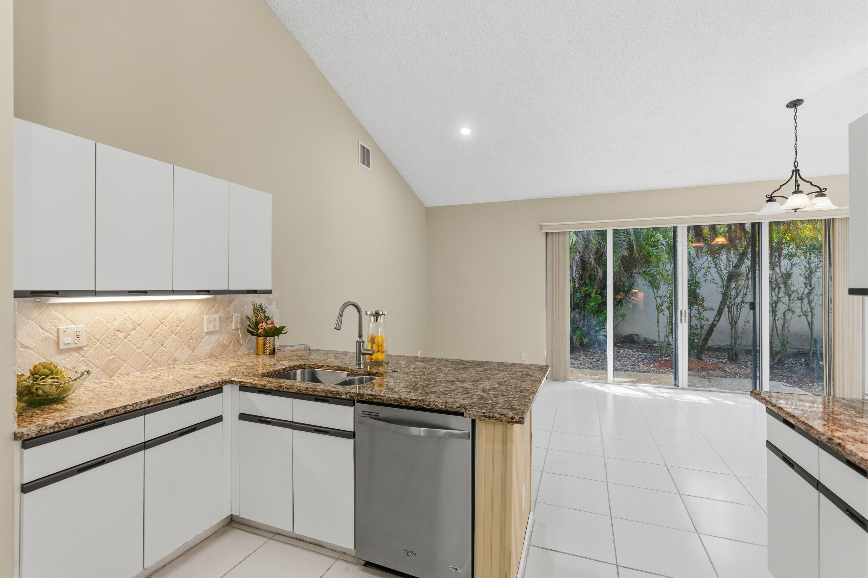 HOLLYWOOD LAKES COUNTRY CLUB AND - Residential