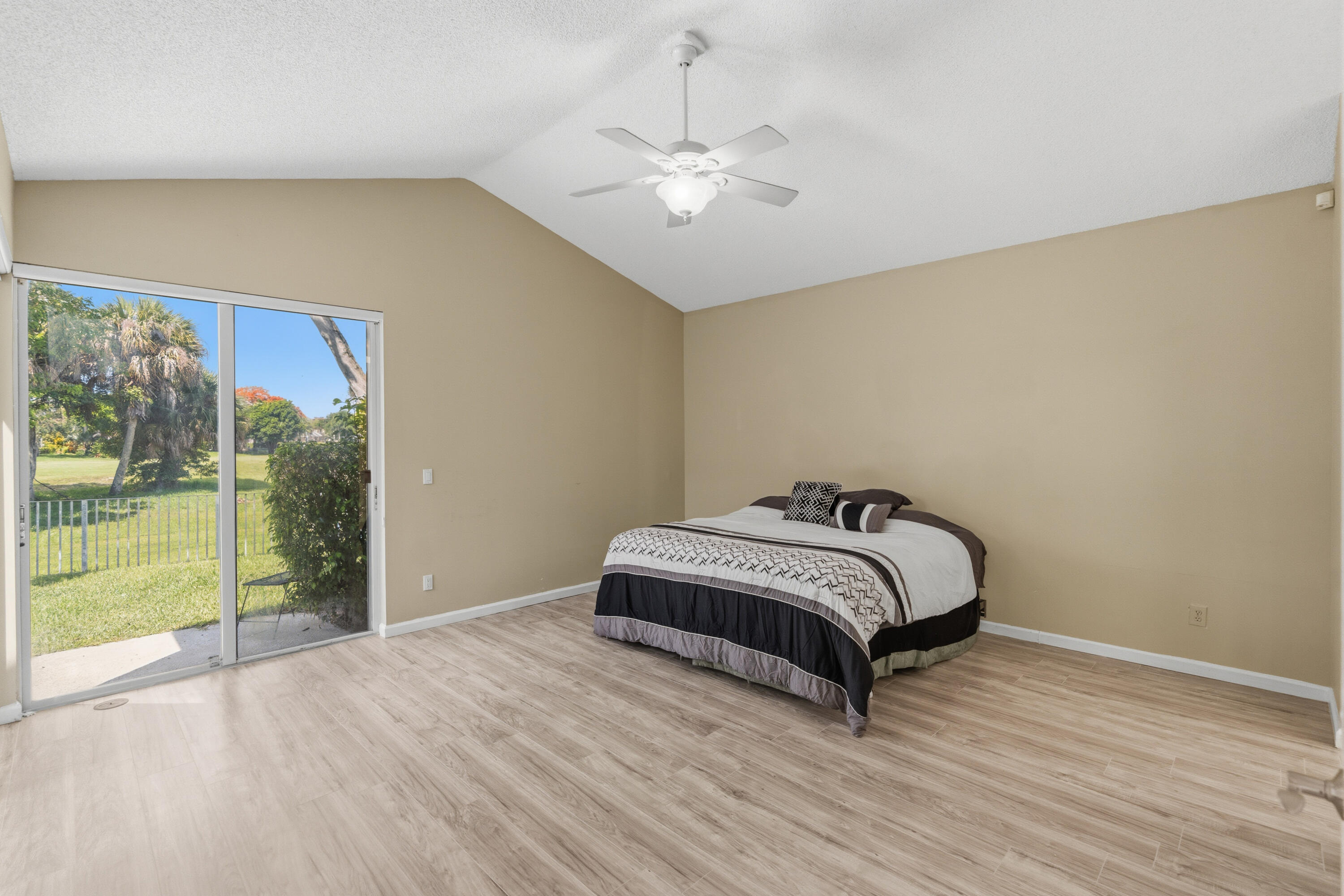 HOLLYWOOD LAKES COUNTRY CLUB AND - Residential