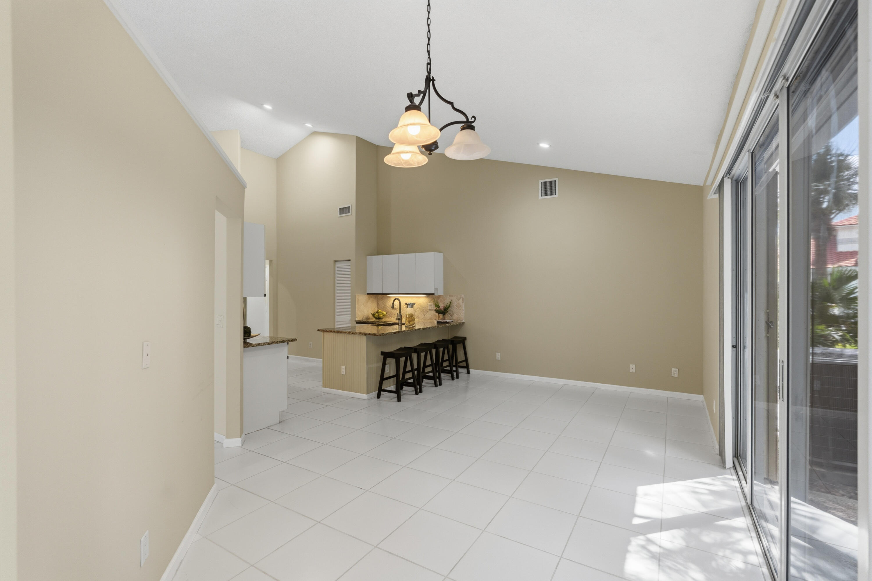 HOLLYWOOD LAKES COUNTRY CLUB AND - Residential