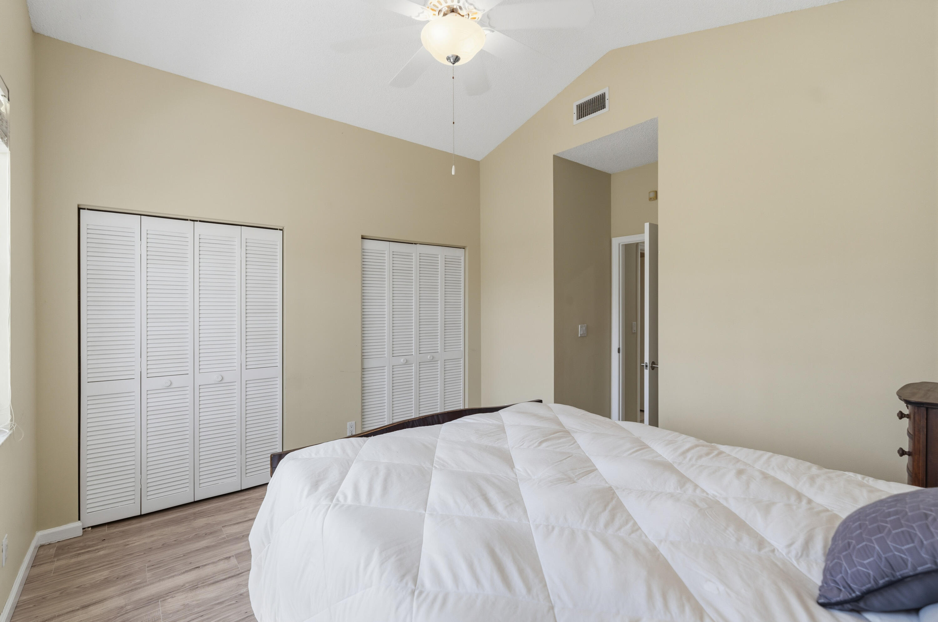 HOLLYWOOD LAKES COUNTRY CLUB AND - Residential