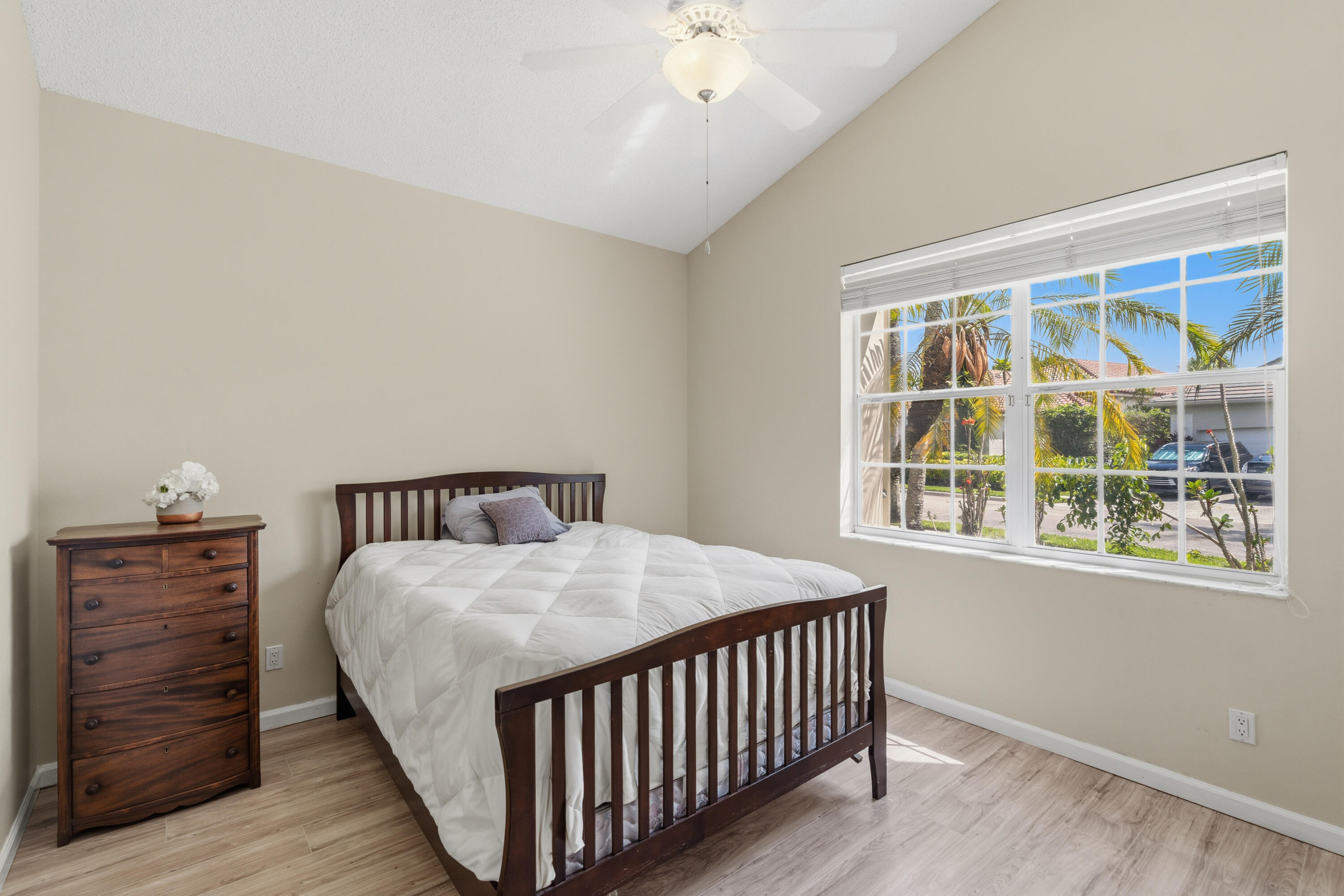 HOLLYWOOD LAKES COUNTRY CLUB AND - Residential