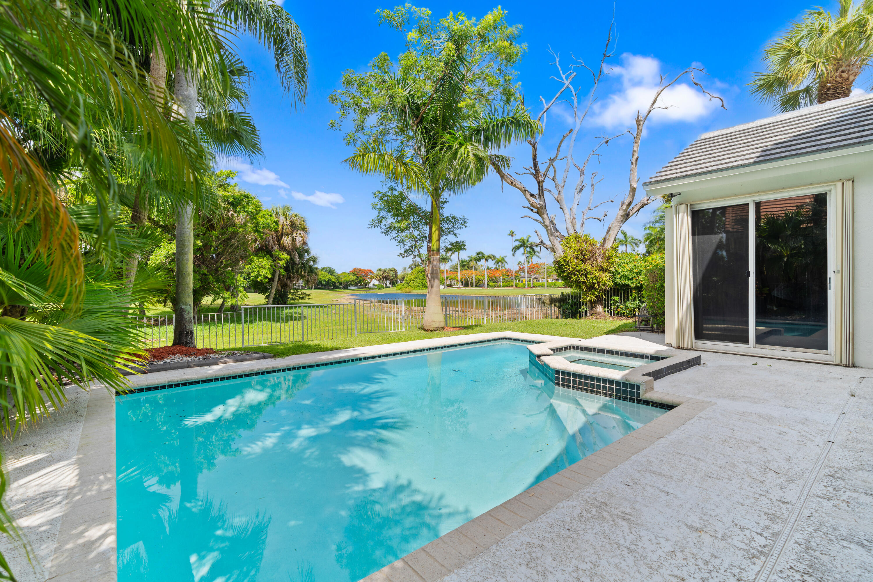 HOLLYWOOD LAKES COUNTRY CLUB AND - Residential