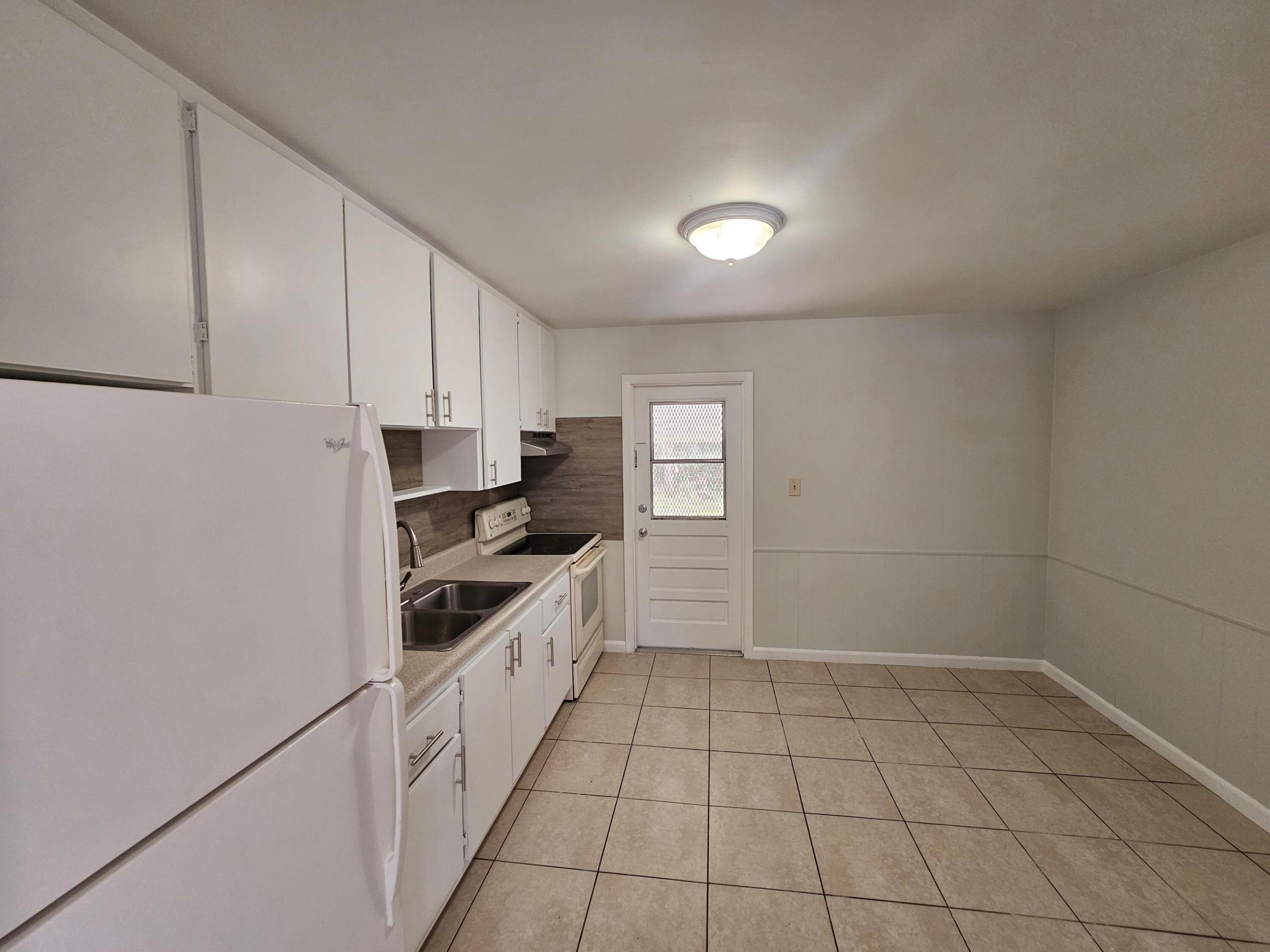 SAN LUCIE PLAZA SUBDIVISION UNIT 1 - Residential Lease