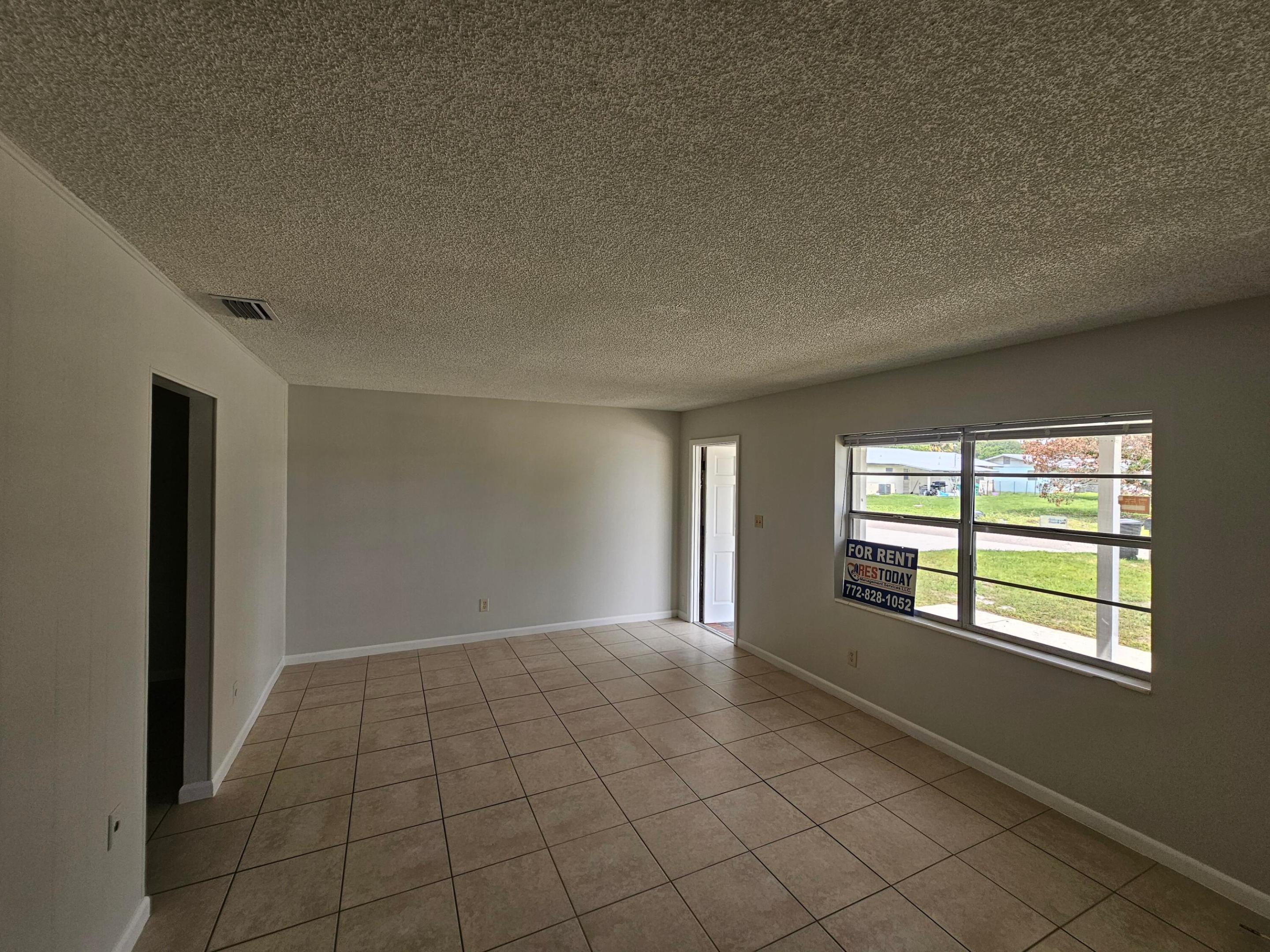 SAN LUCIE PLAZA SUBDIVISION UNIT 1 - Residential Lease