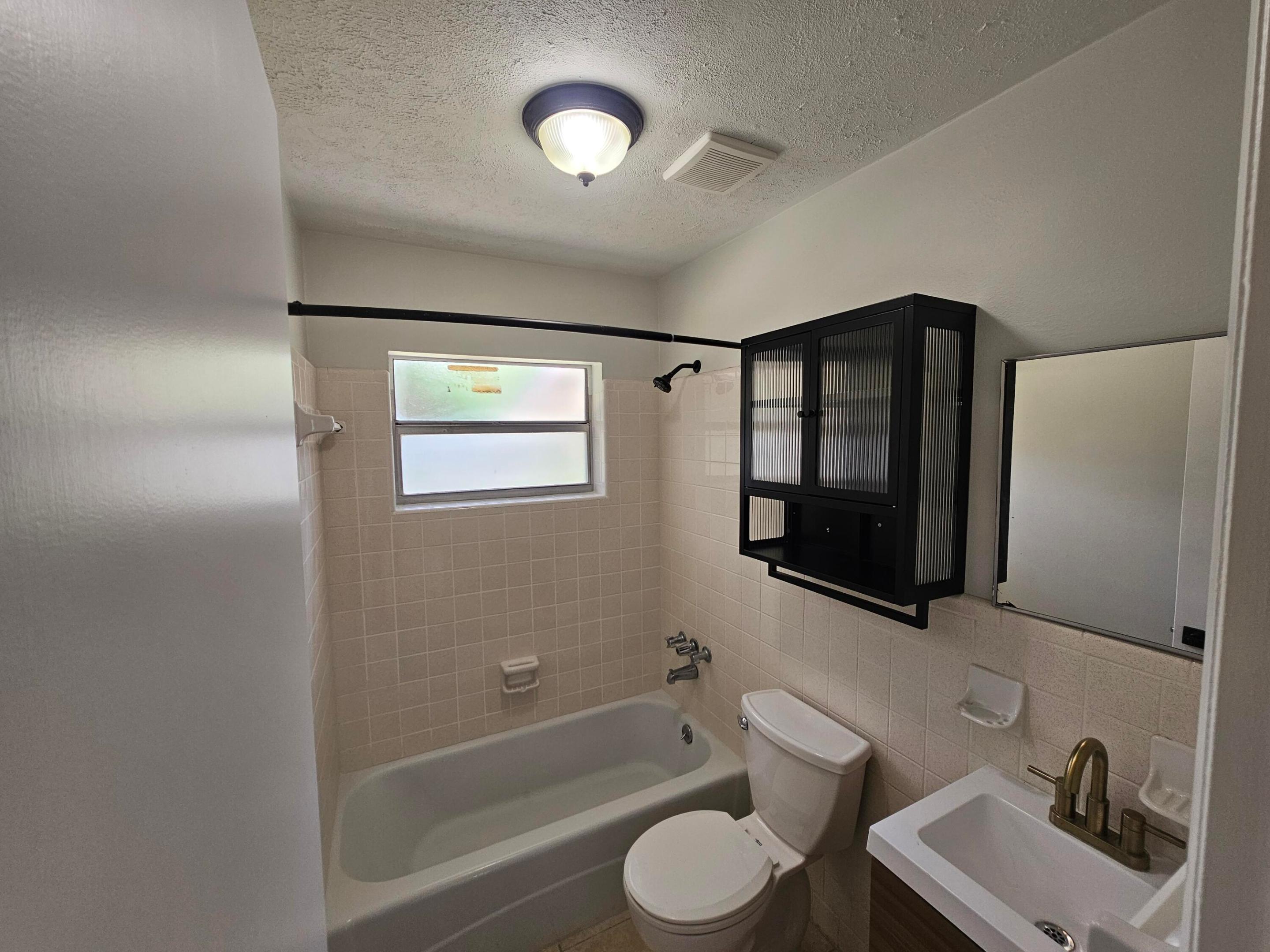 SAN LUCIE PLAZA SUBDIVISION UNIT 1 - Residential Lease
