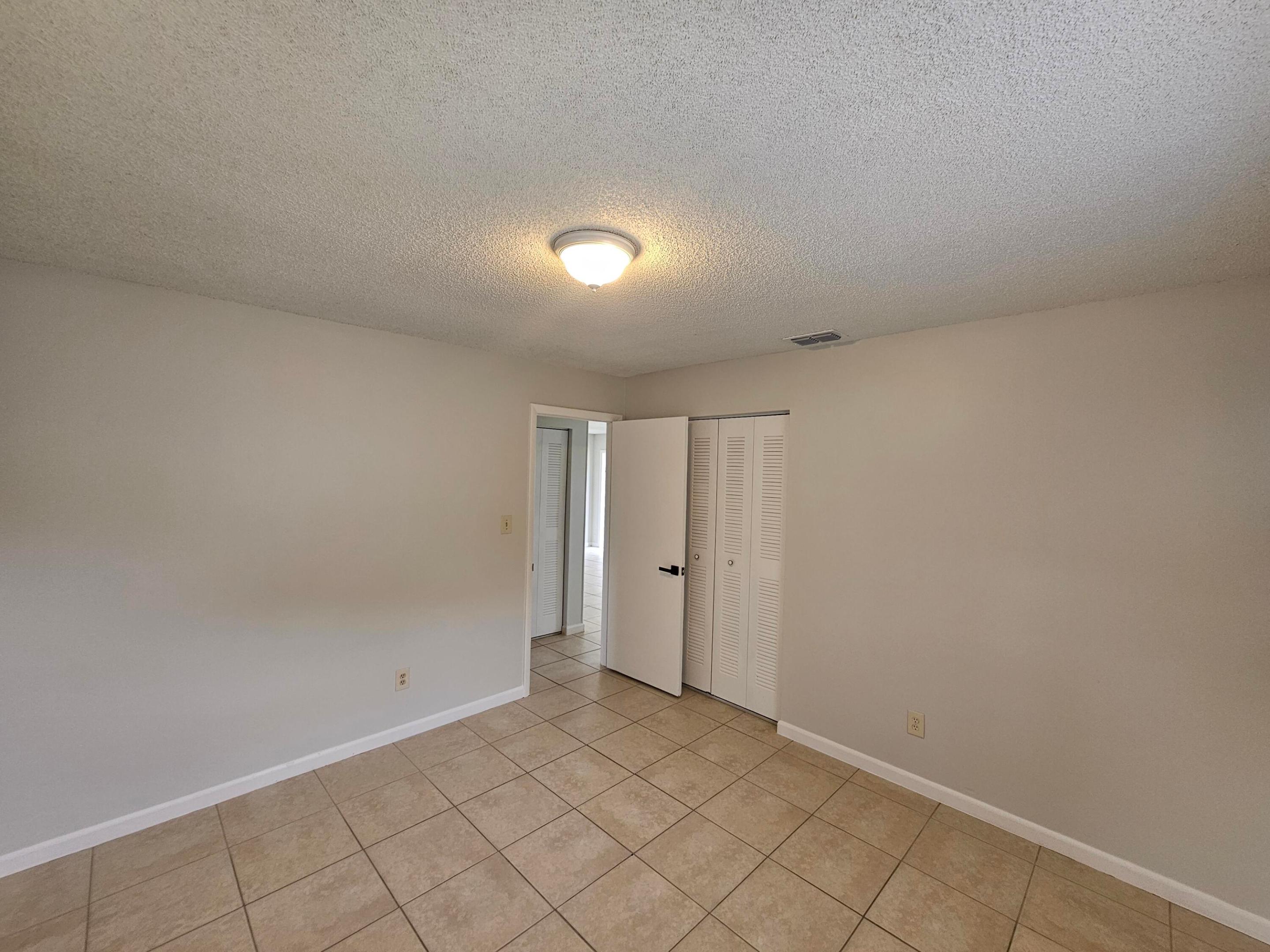 SAN LUCIE PLAZA SUBDIVISION UNIT 1 - Residential Lease