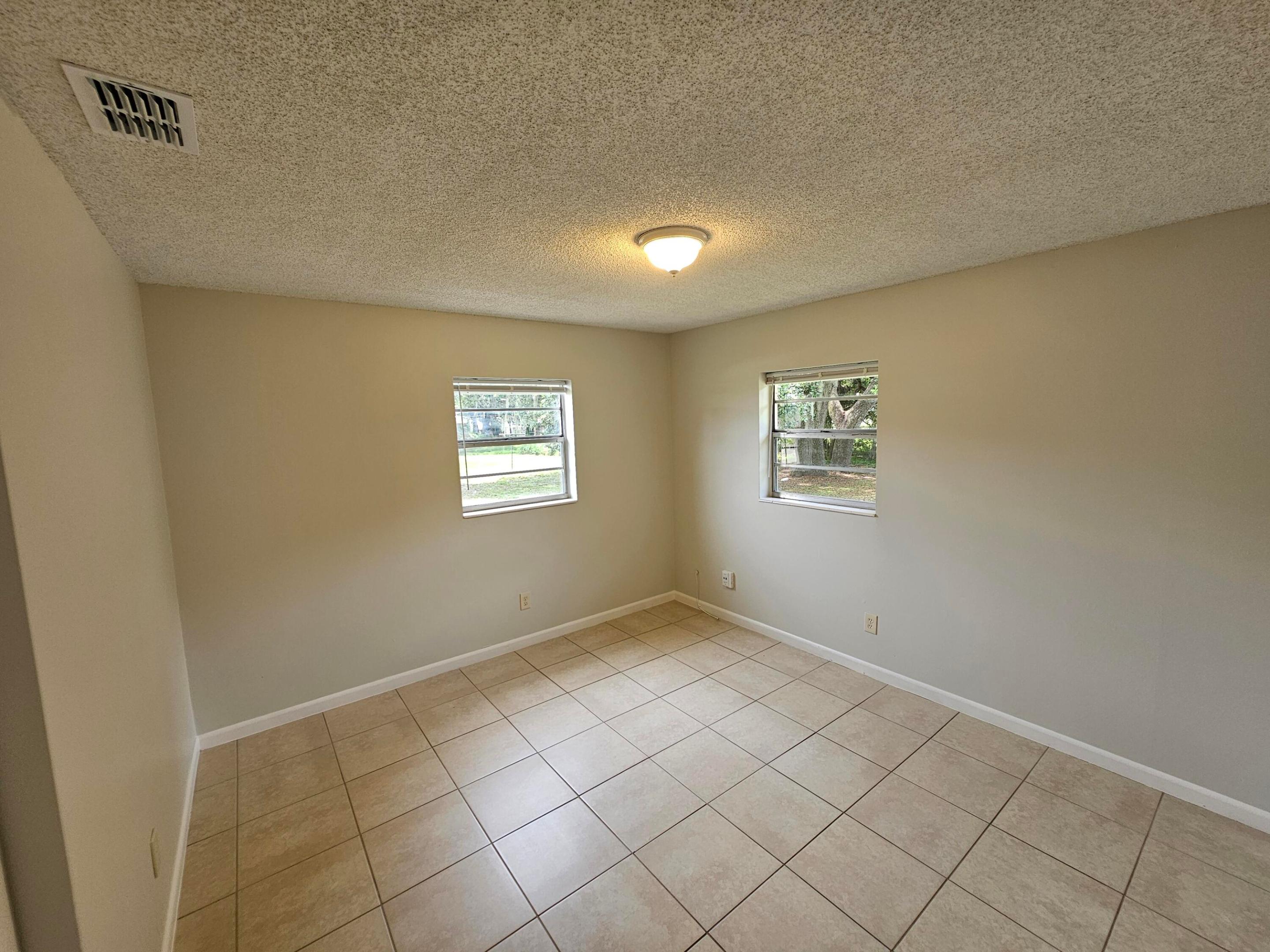 SAN LUCIE PLAZA SUBDIVISION UNIT 1 - Residential Lease