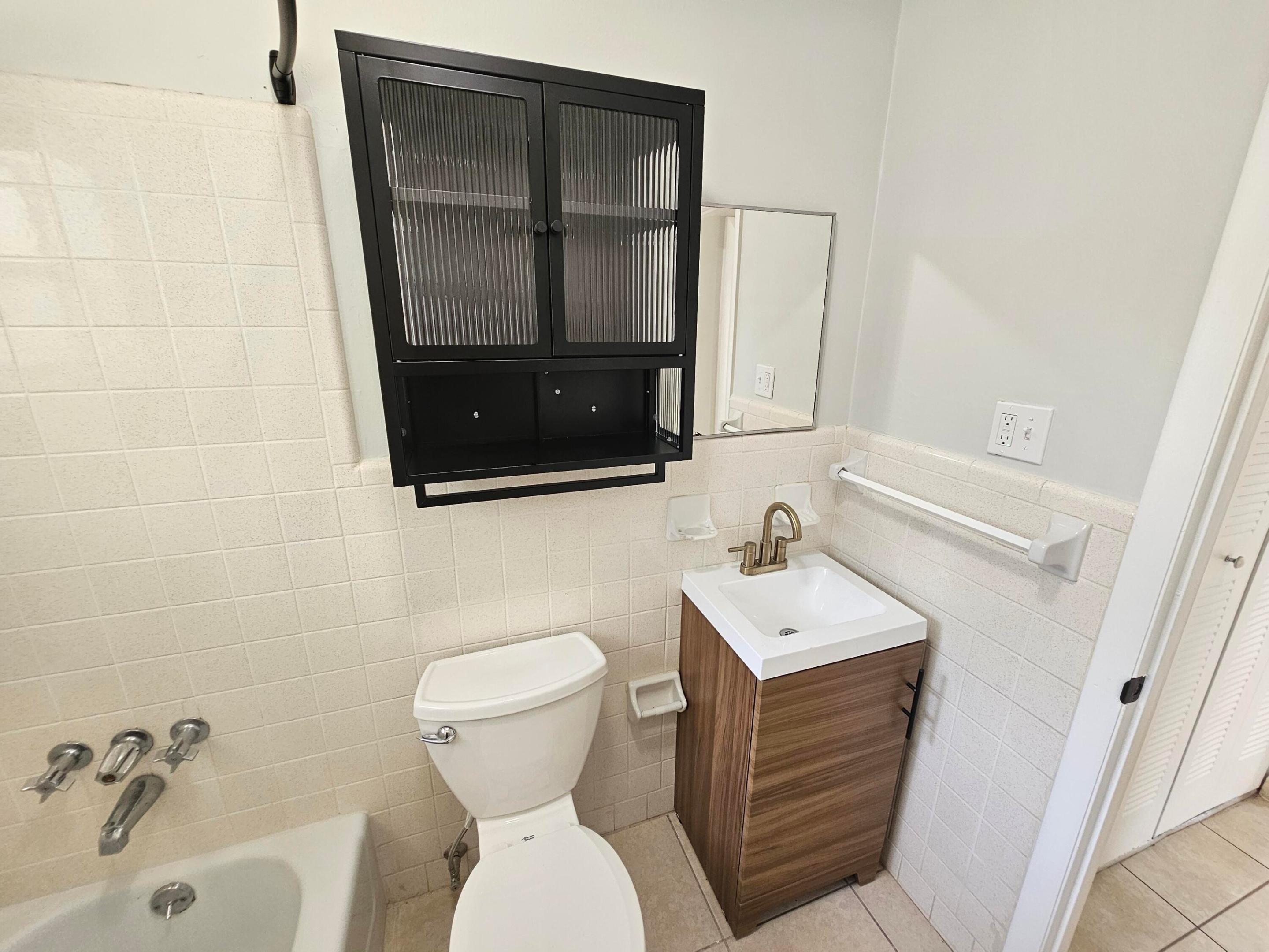 SAN LUCIE PLAZA SUBDIVISION UNIT 1 - Residential Lease