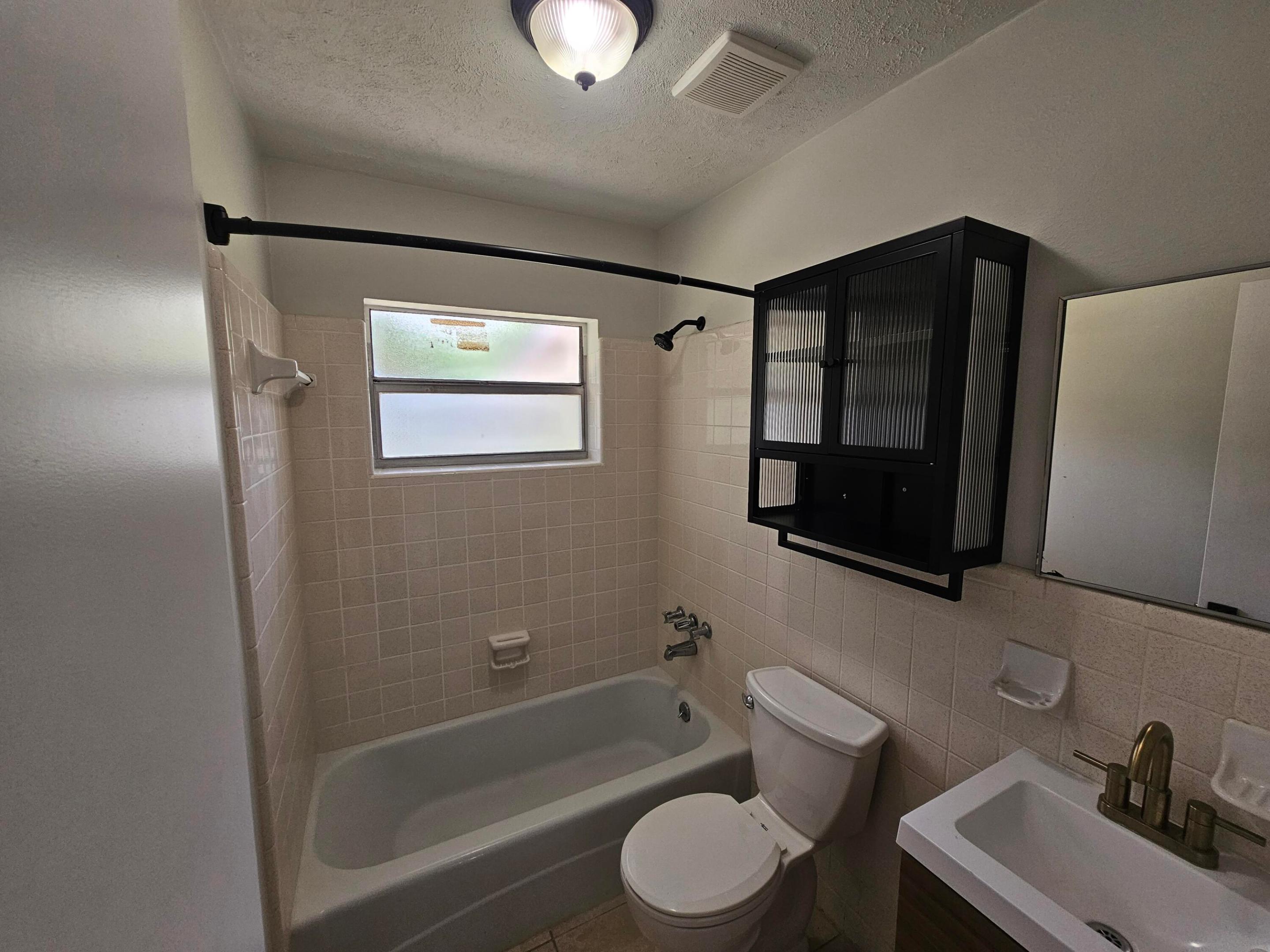 SAN LUCIE PLAZA SUBDIVISION UNIT 1 - Residential Lease