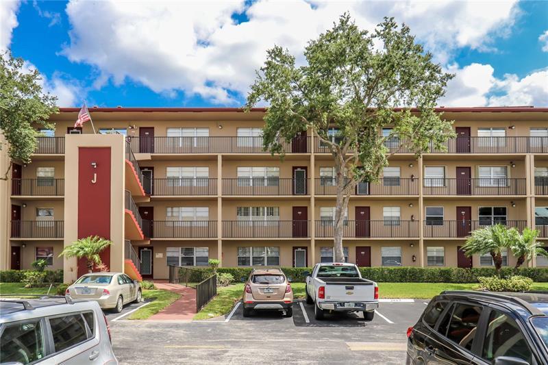 KINGSLEY AT CENTURY VILLAGE - Residential