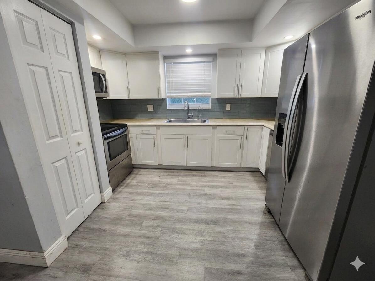 LAUDERDALE NORTH PARK SEC 5 - Residential Lease