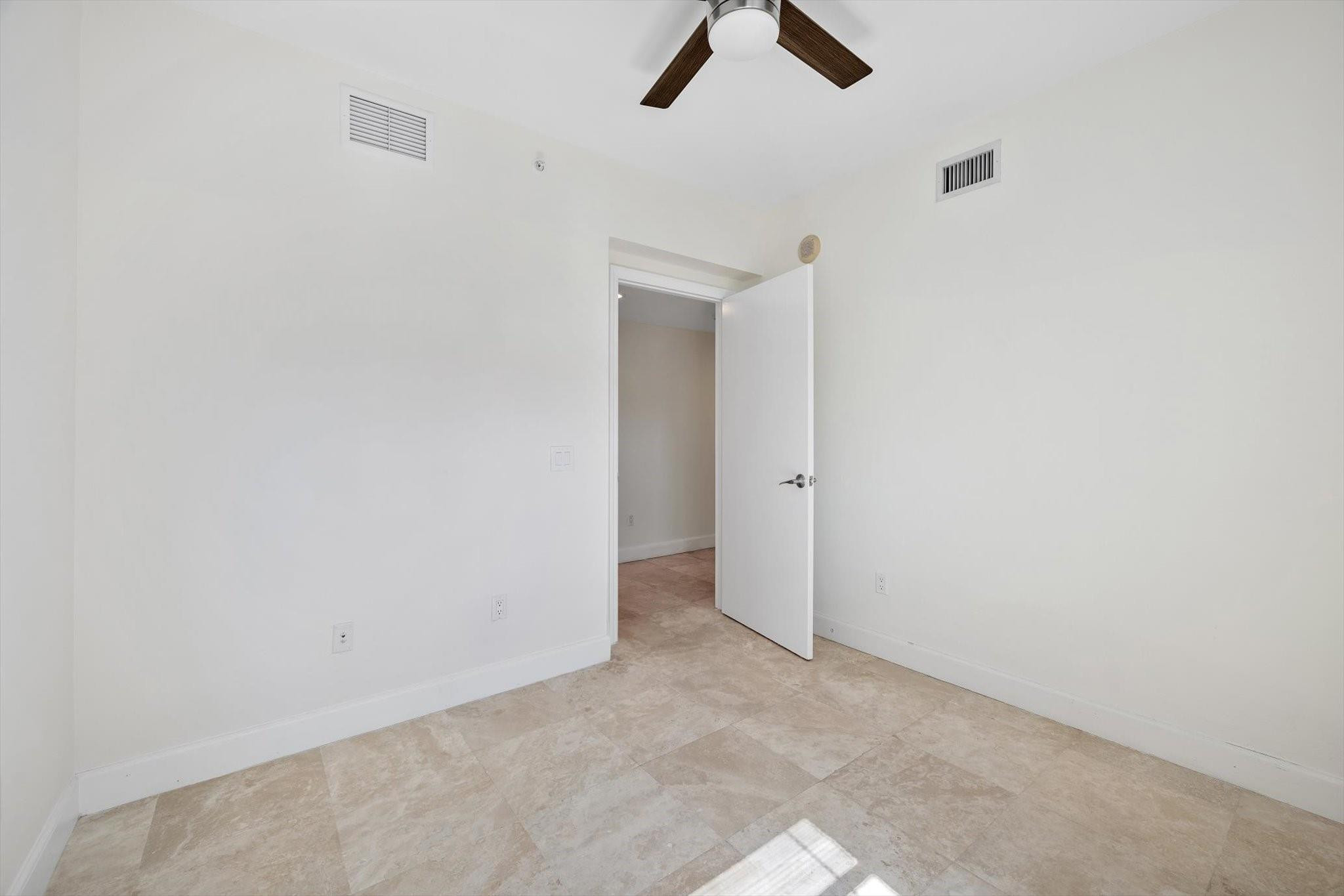 THE OAKS I CONDO - Residential