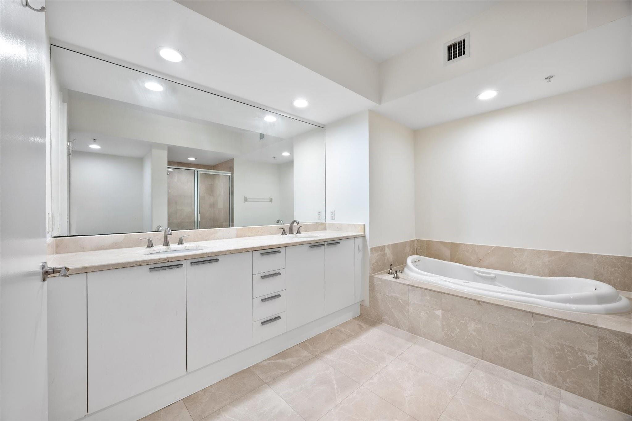 THE OAKS I CONDO - Residential