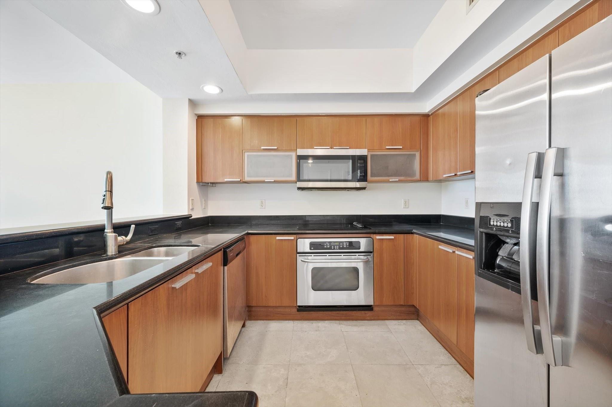 THE OAKS I CONDO - Residential