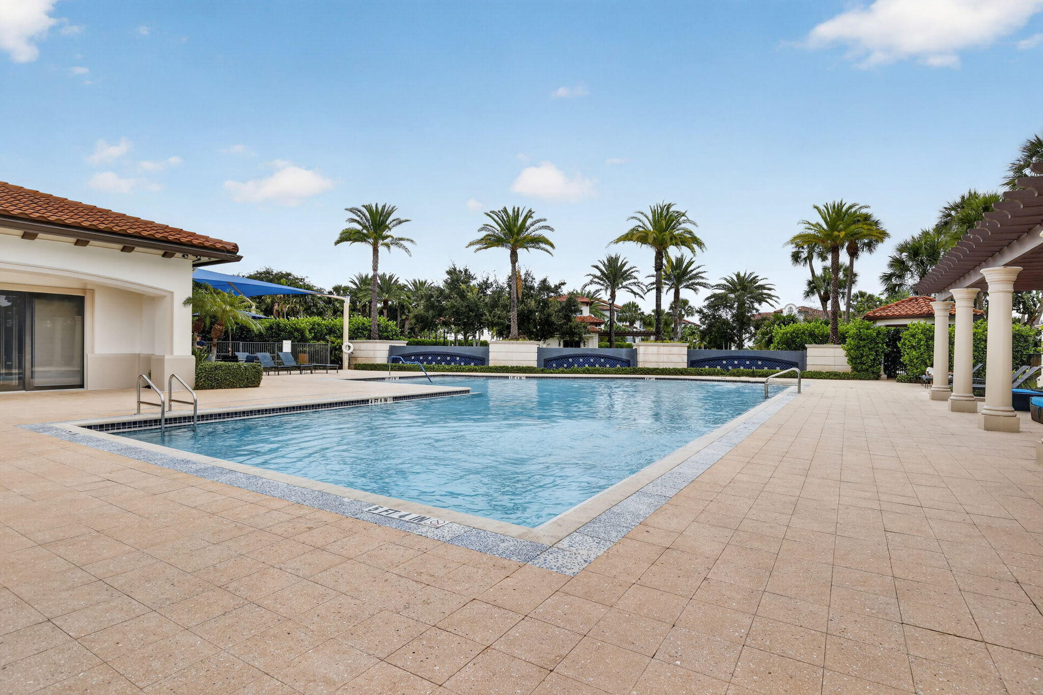 PEMBROKE LAKES SOUTH - Residential