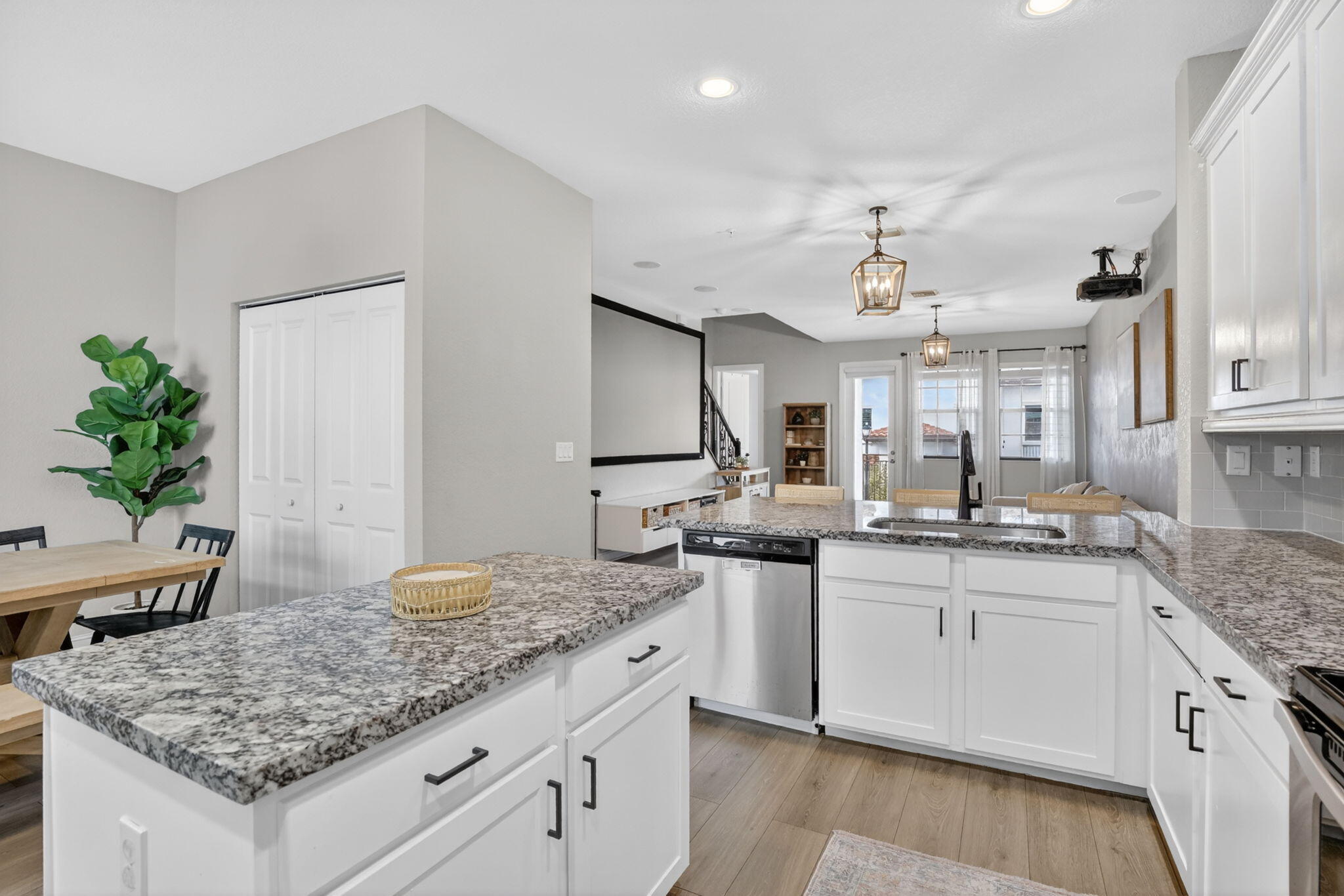 PEMBROKE LAKES SOUTH - Residential