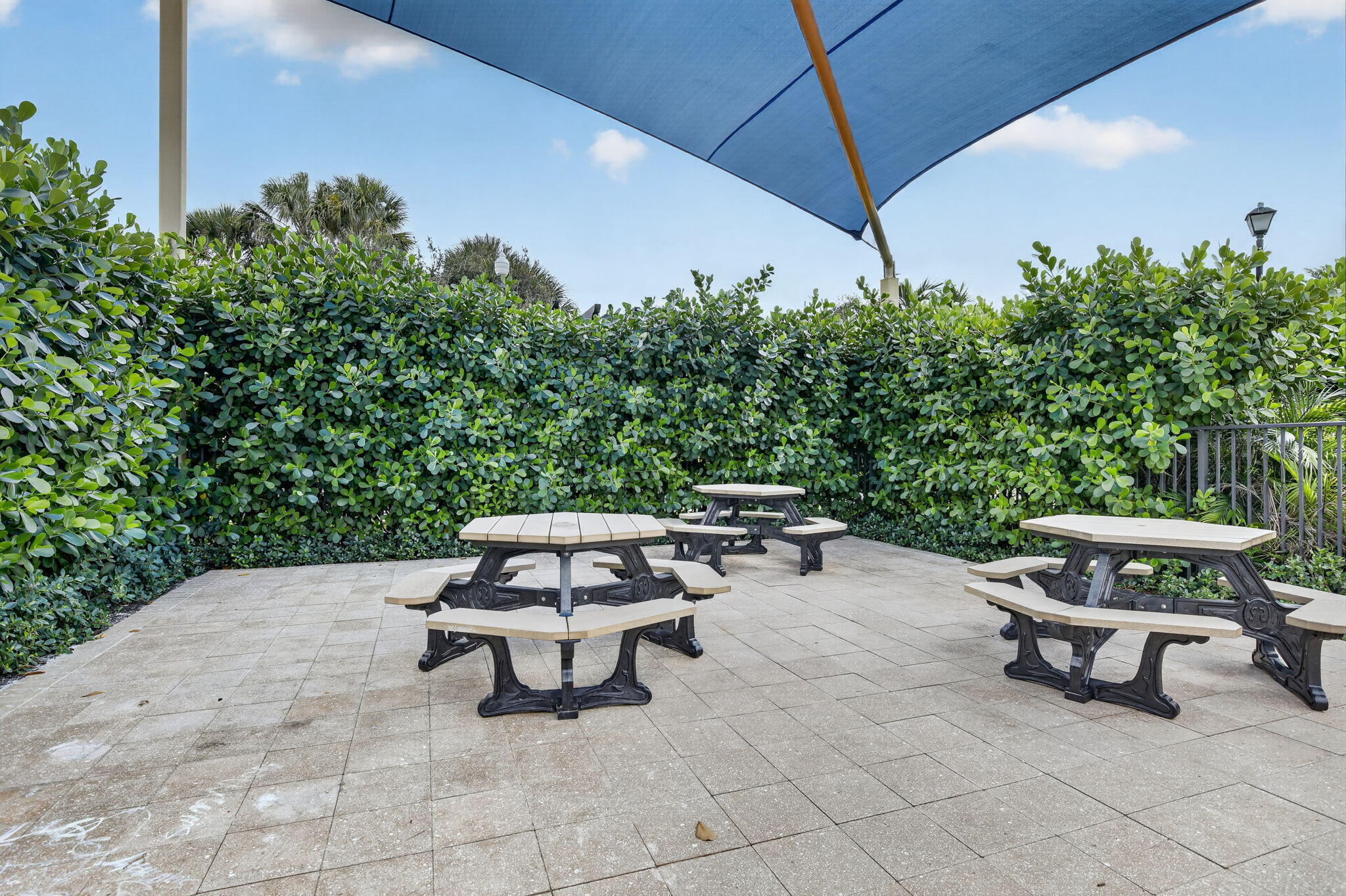 PEMBROKE LAKES SOUTH - Residential