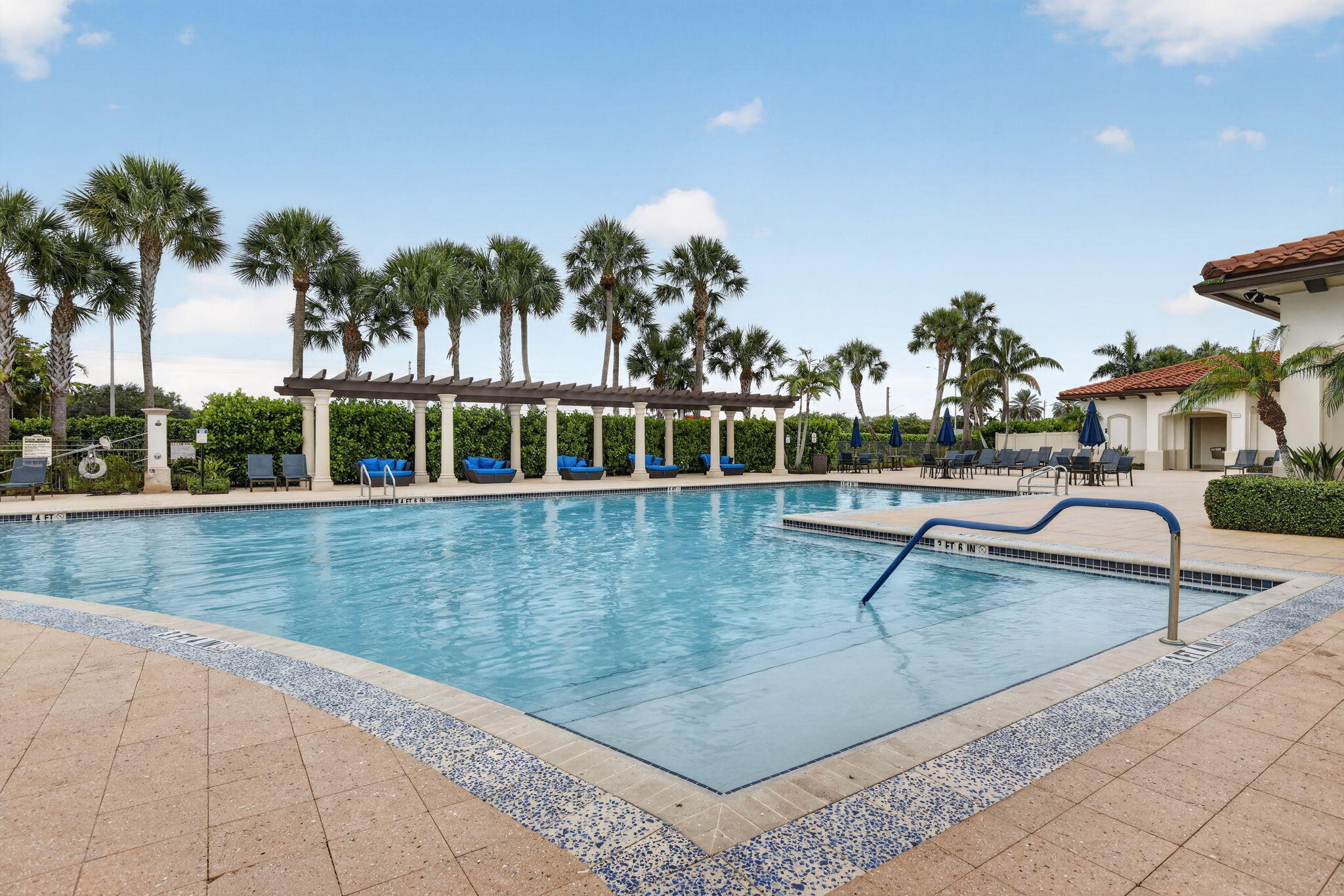 PEMBROKE LAKES SOUTH - Residential