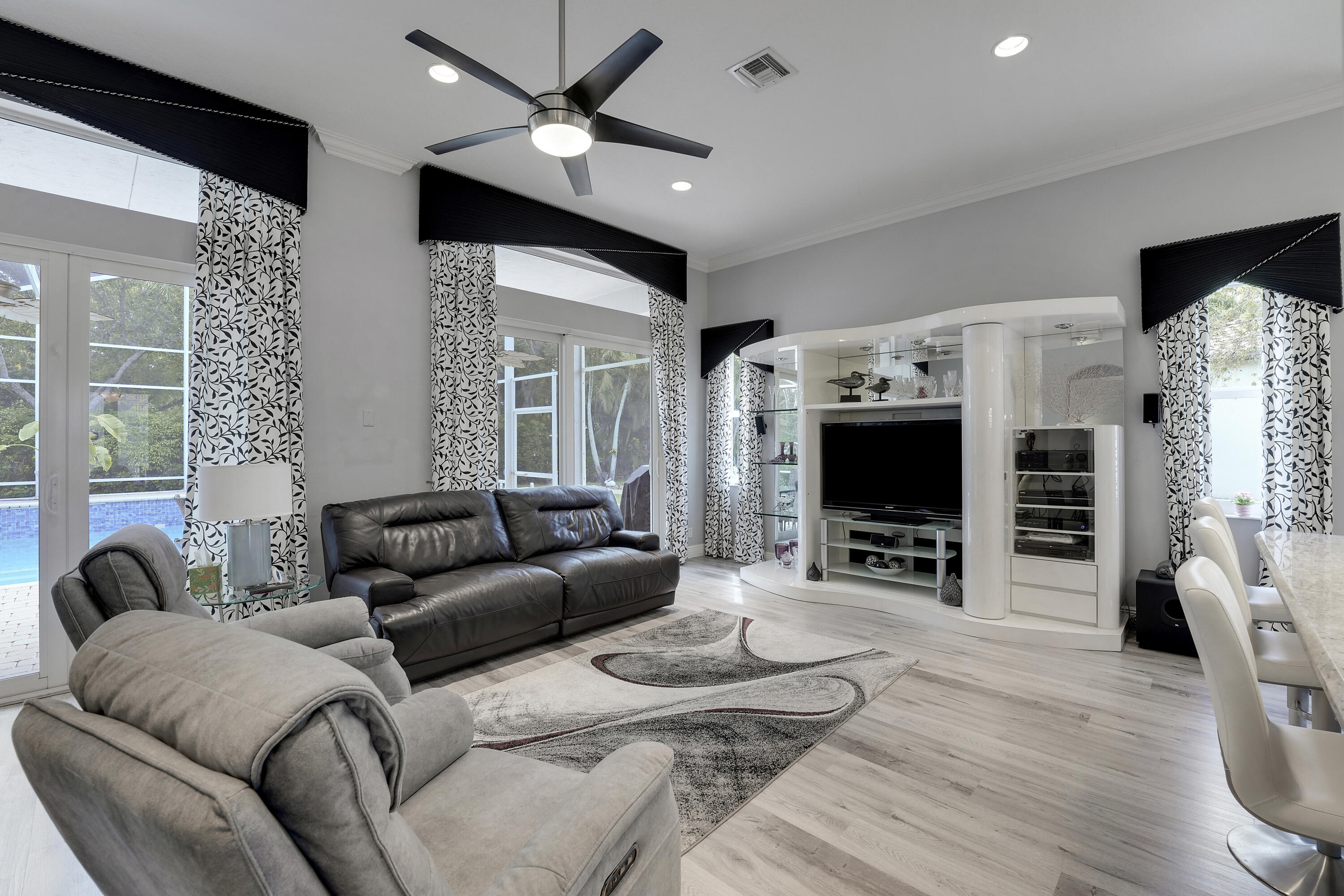 BELLAGGIO, TOWNE PARK - Residential