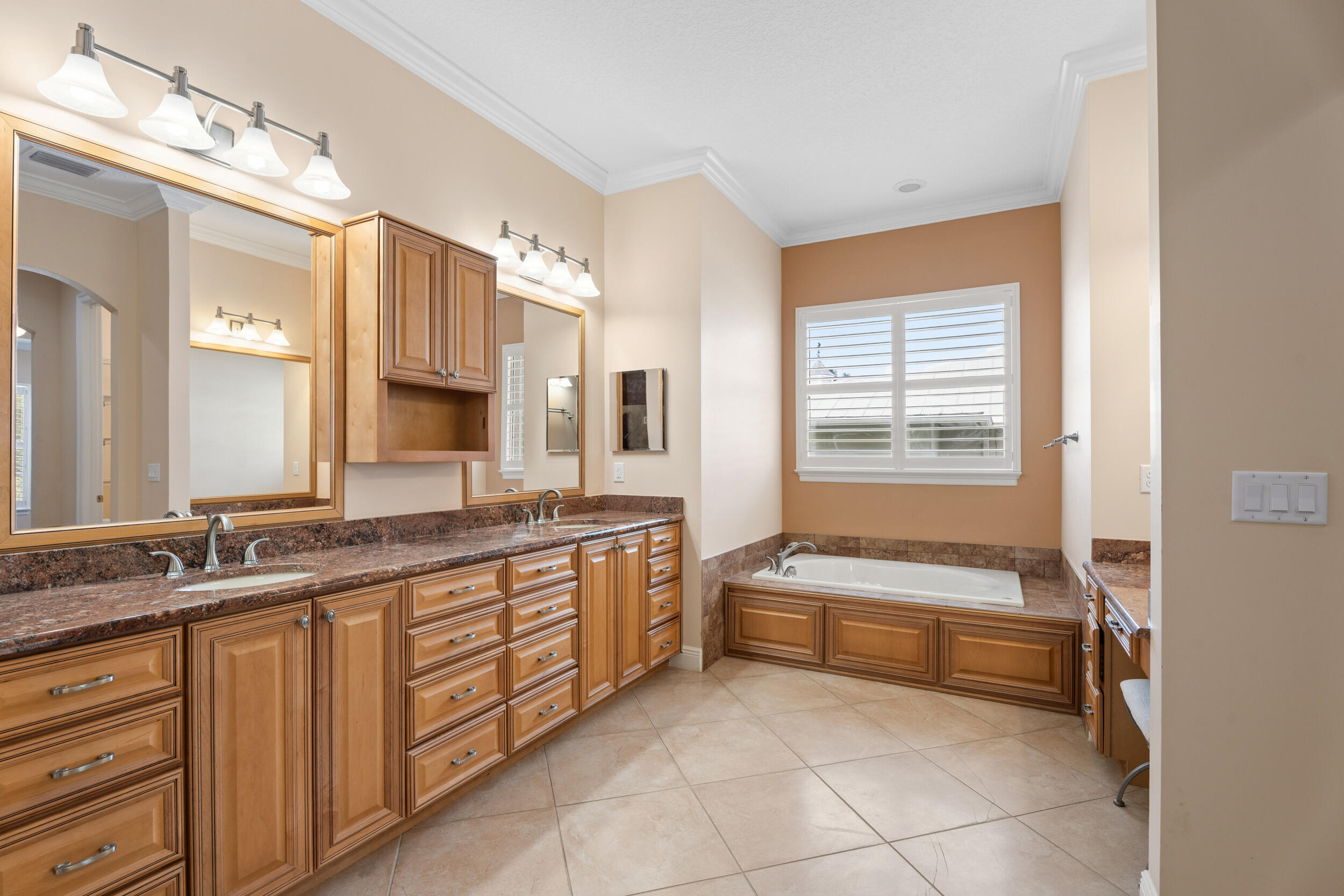 NORTH RIVER SHORES - Residential