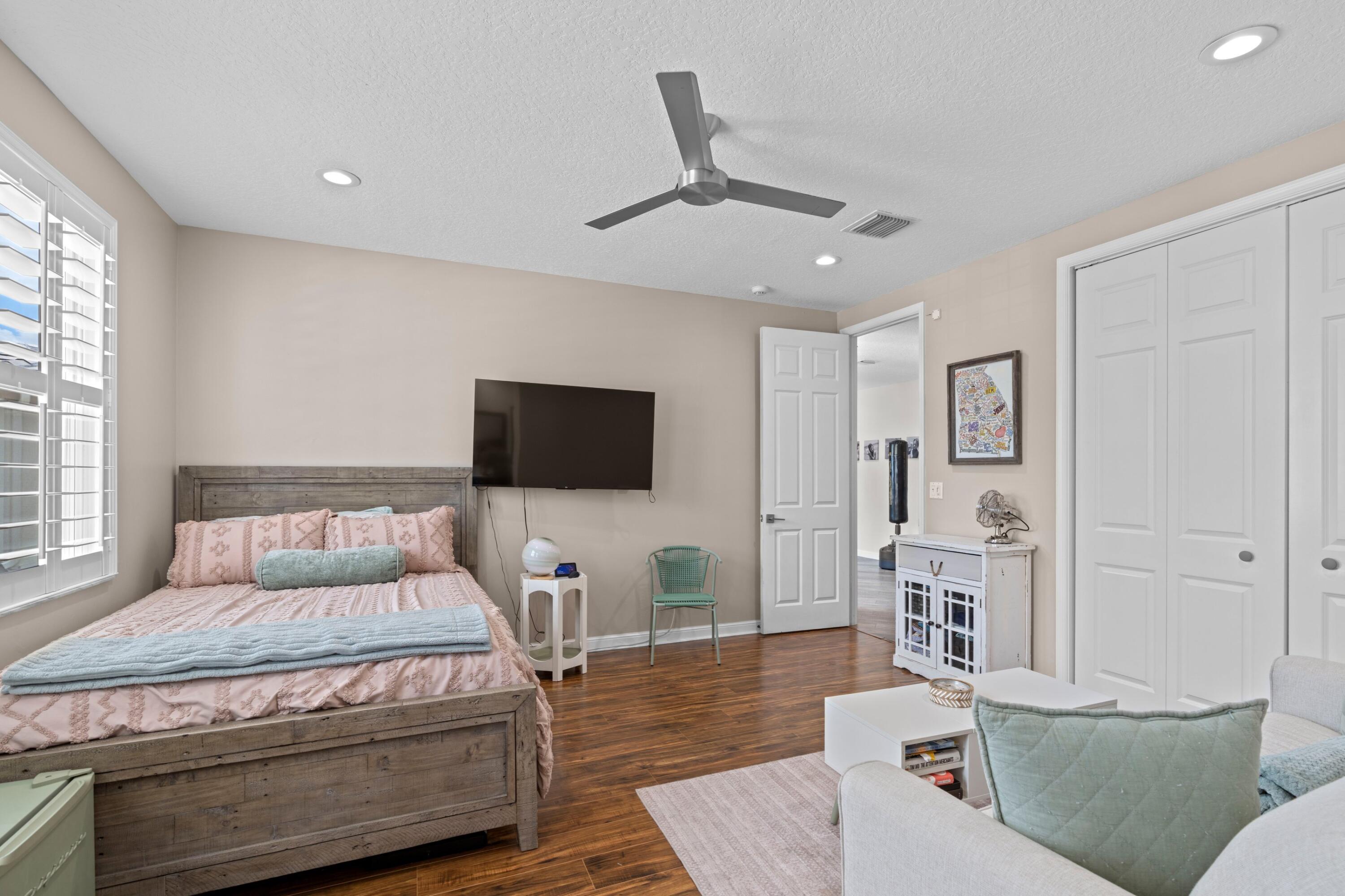 MIRASOL PARS H AND I - Residential