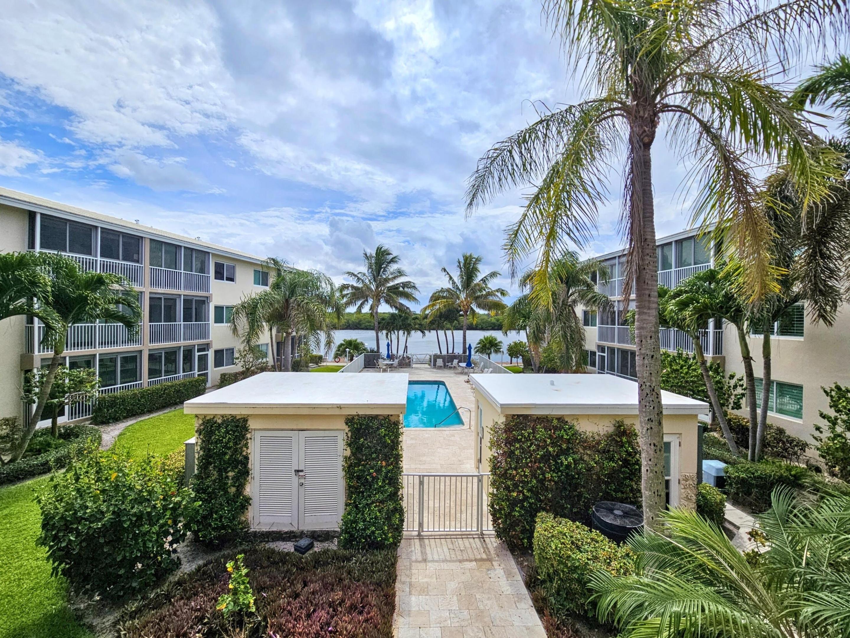 WELLINGTON ARMS CONDOS - Residential