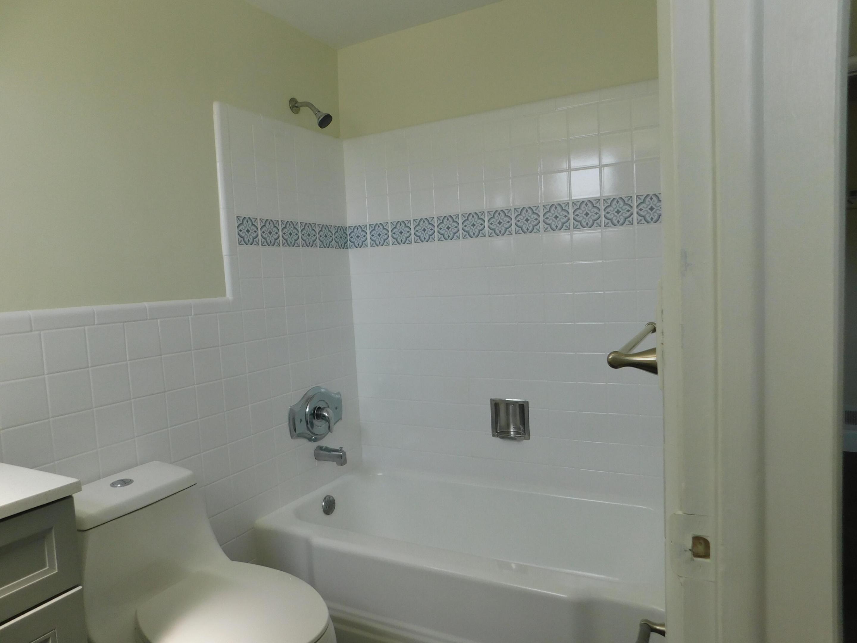 NORTH PALM BEACH VILLAGE OF 3 - Residential Lease
