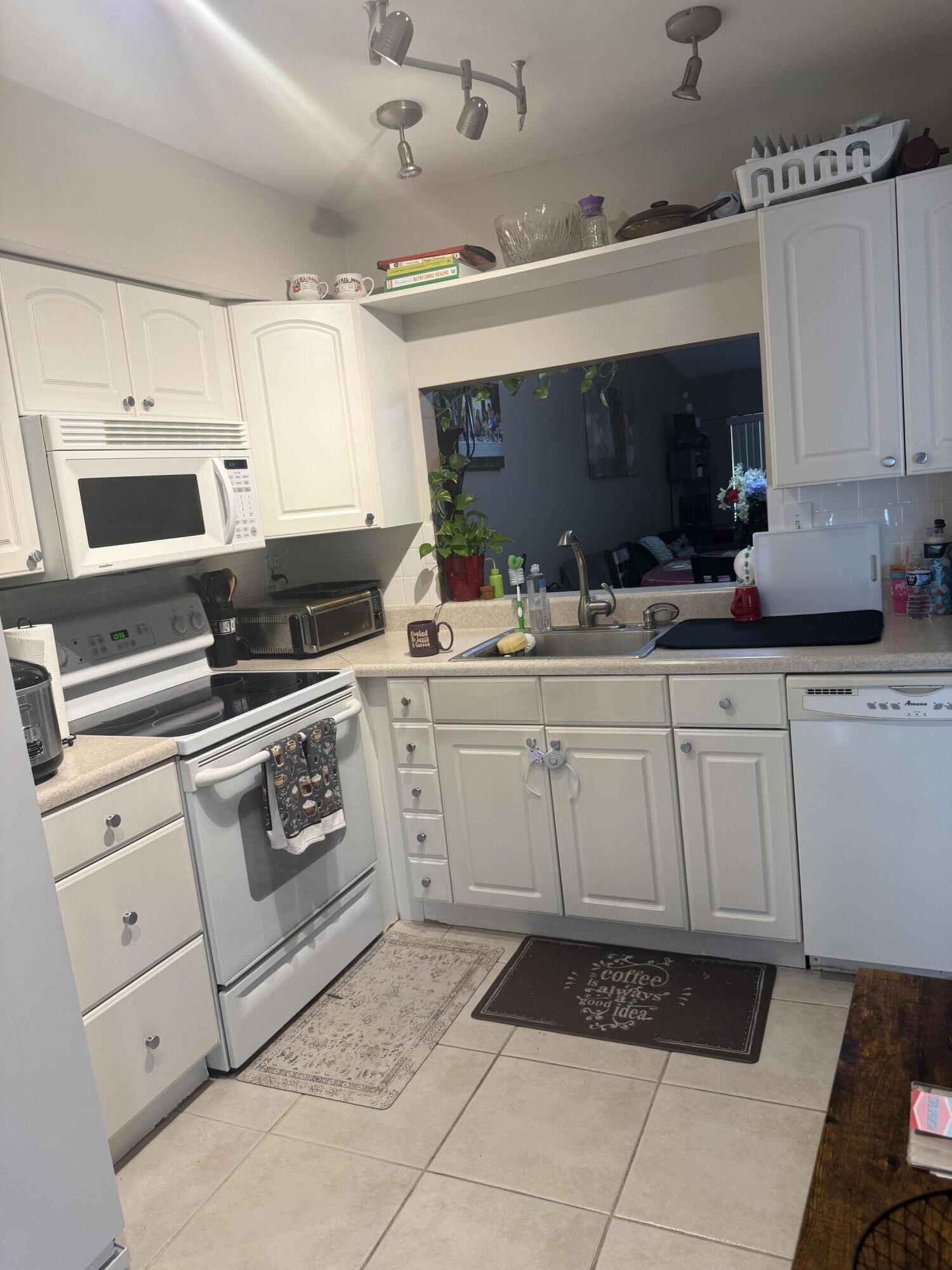 WEDGEWOOD CONDOMINIUM - Residential