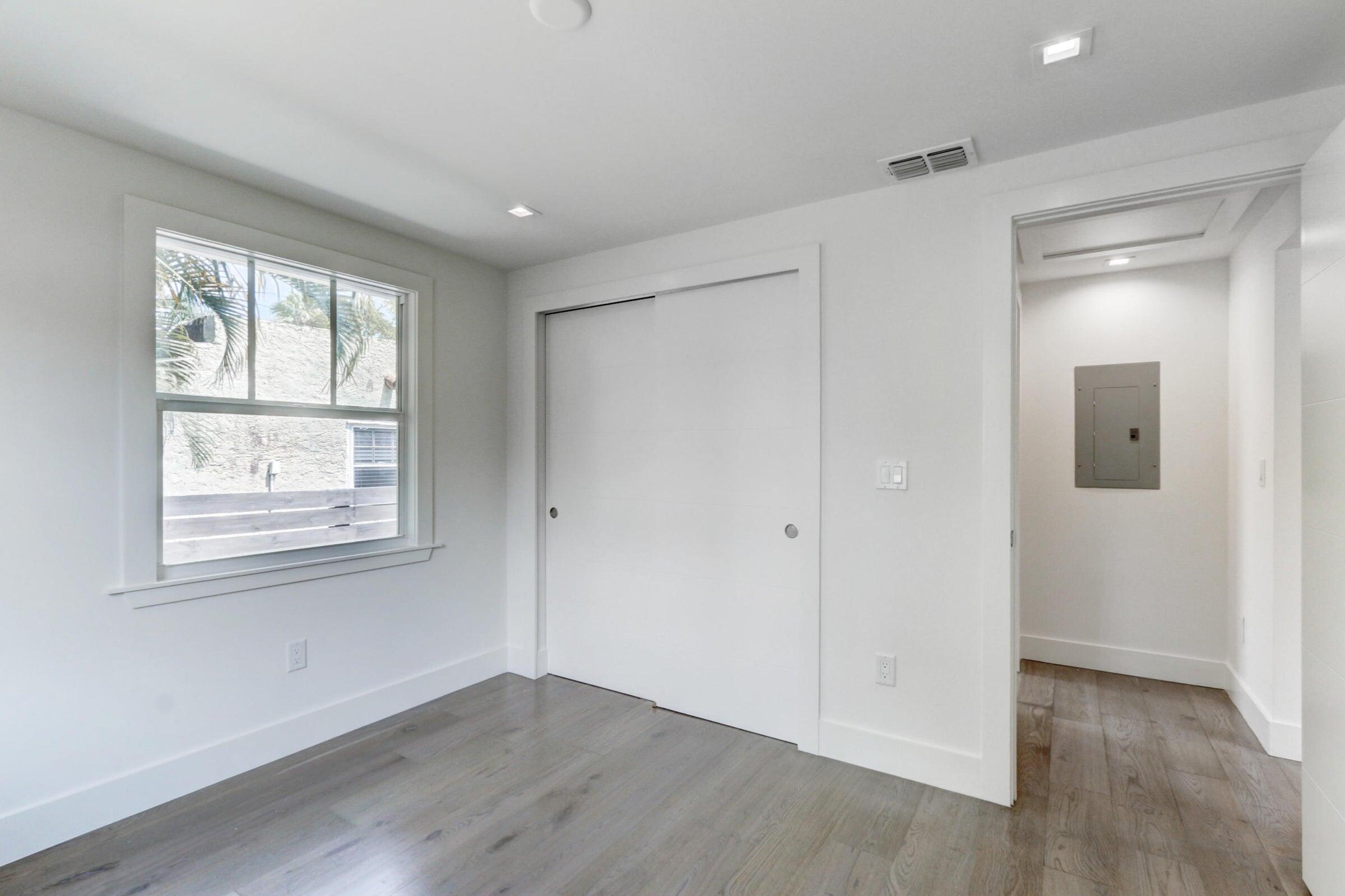 FLAMINGO PARK - Residential Lease