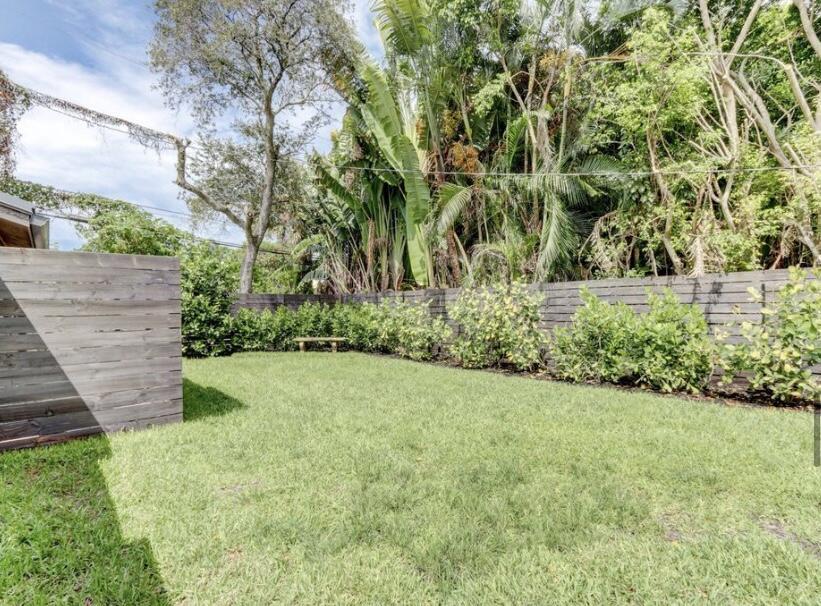 FLAMINGO PARK - Residential Lease