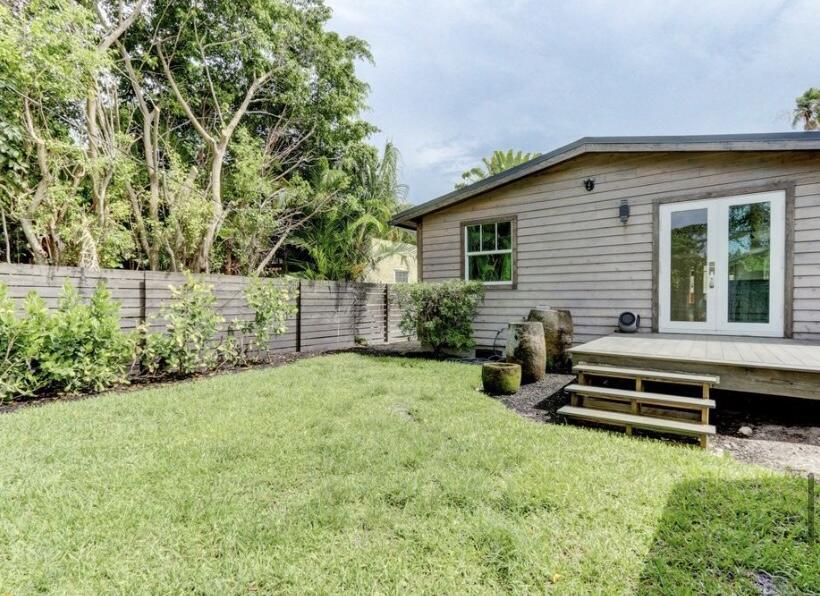 FLAMINGO PARK - Residential Lease