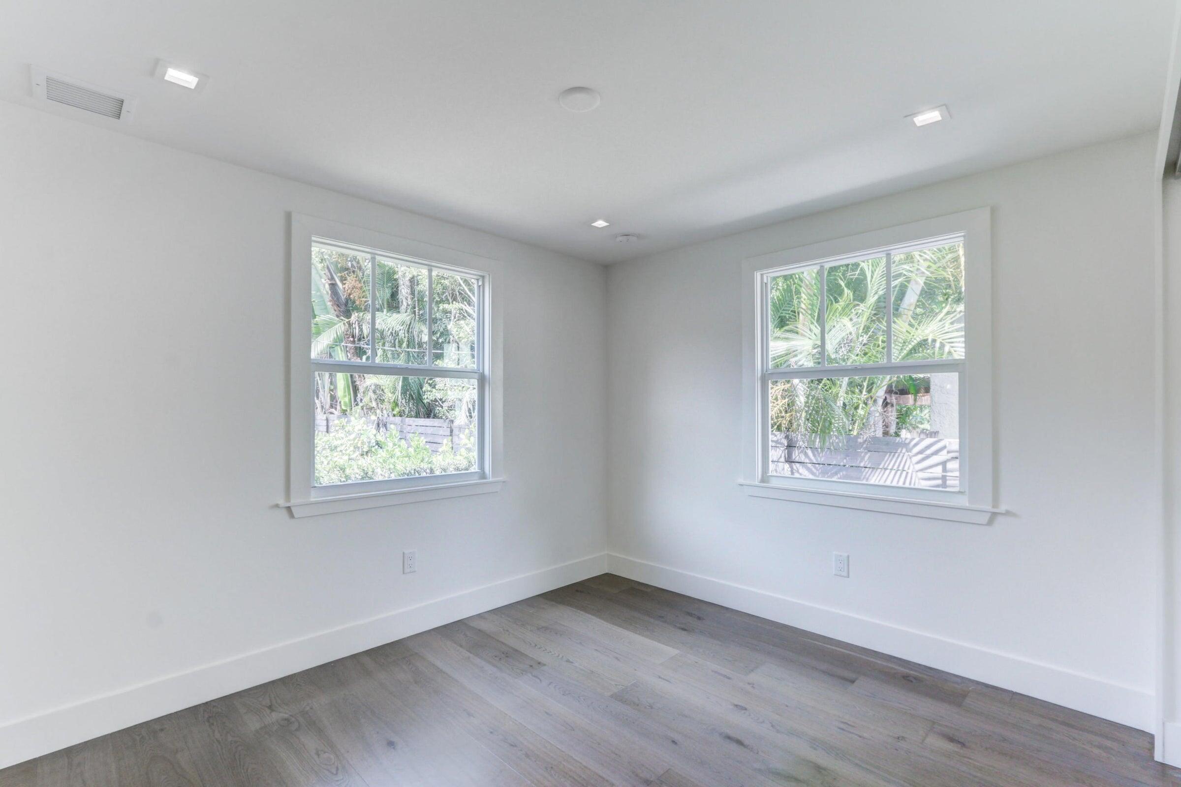 FLAMINGO PARK - Residential Lease