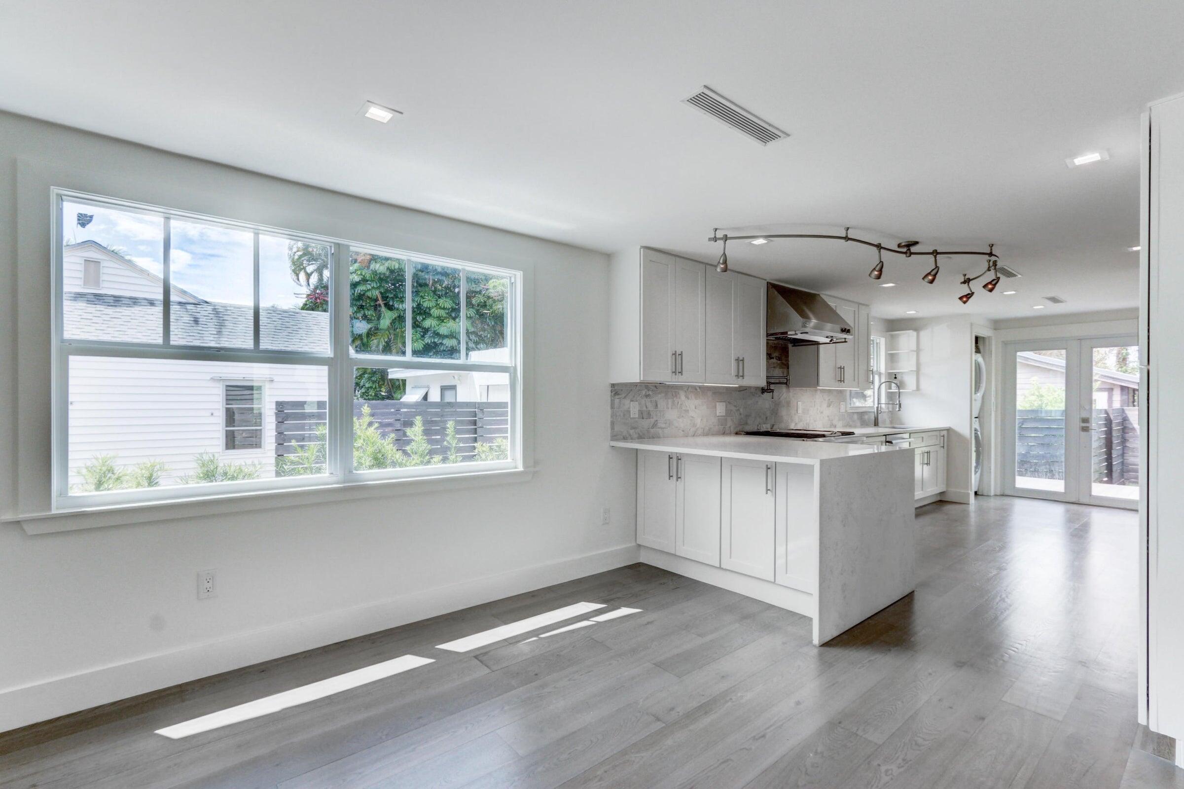 FLAMINGO PARK - Residential Lease