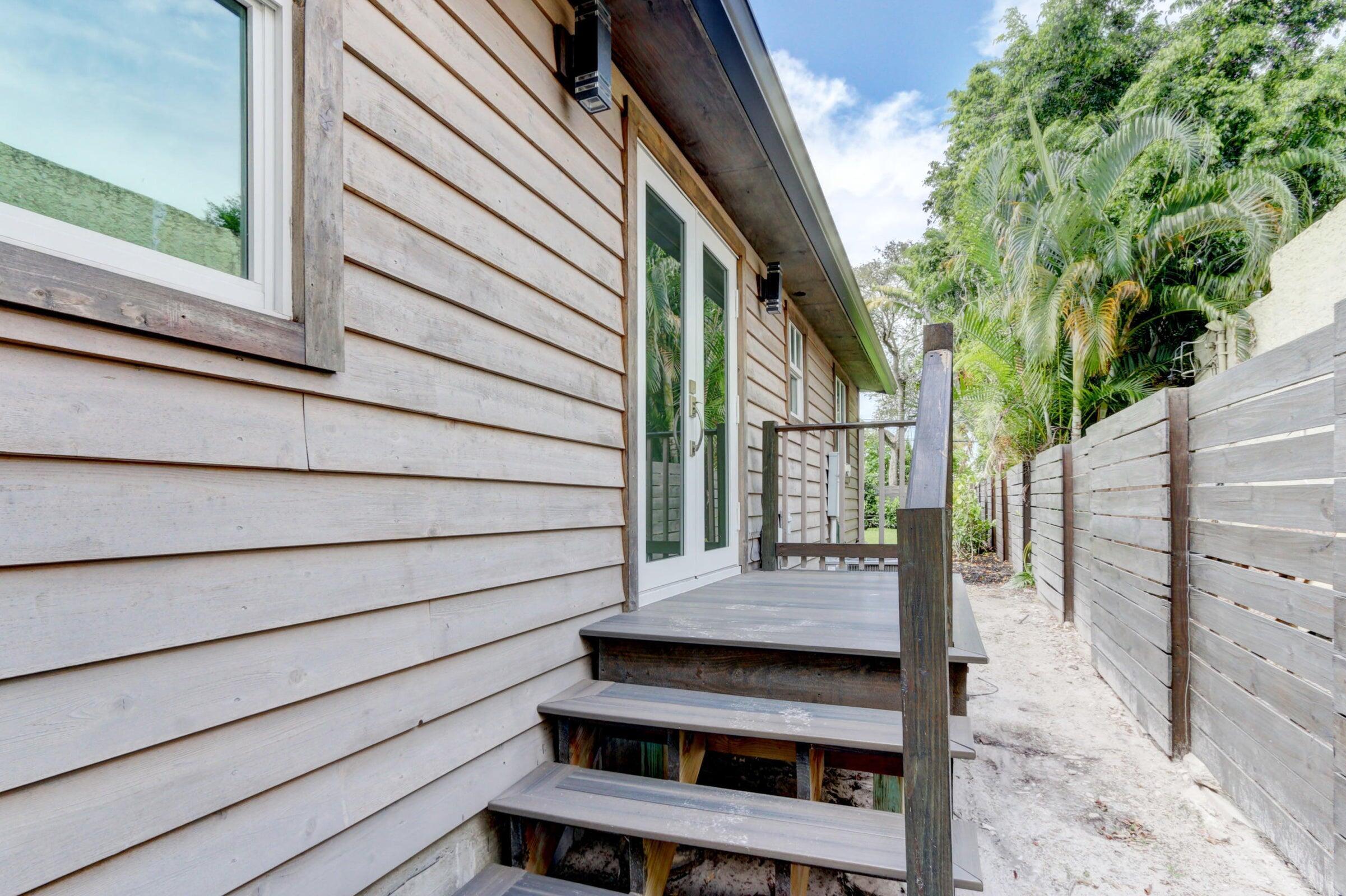 FLAMINGO PARK - Residential Lease