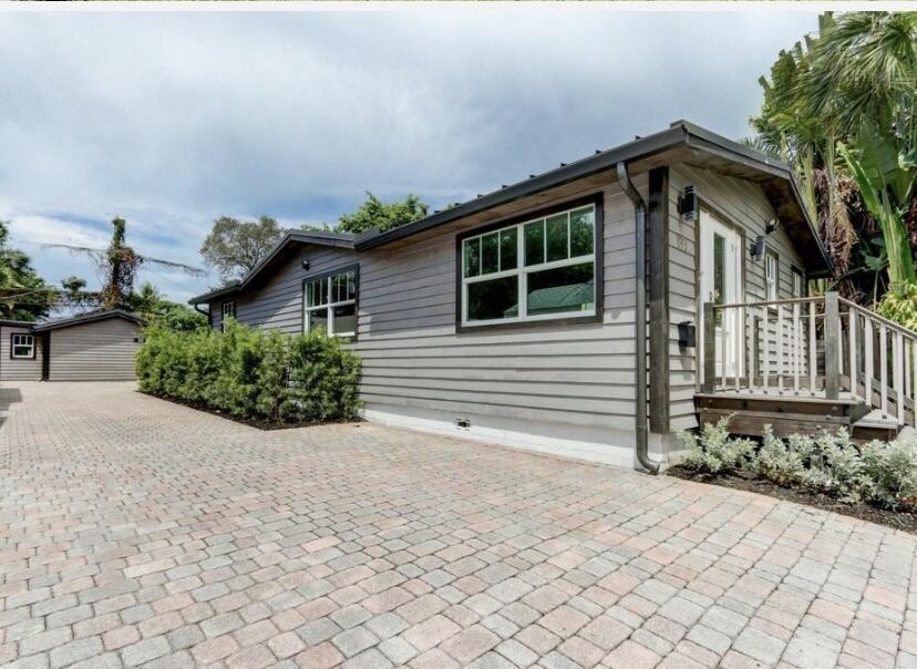 FLAMINGO PARK - Residential Lease