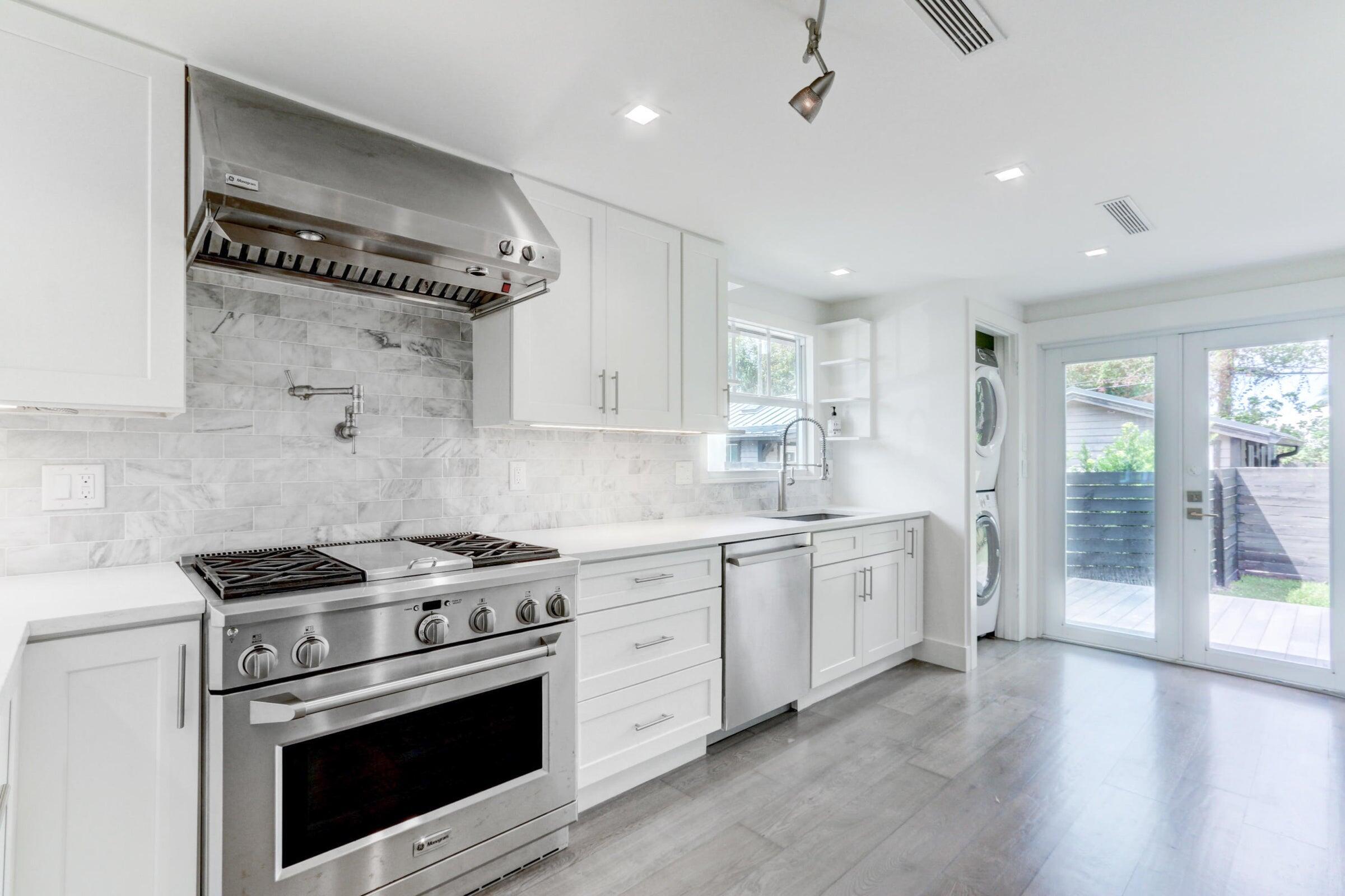 FLAMINGO PARK - Residential Lease