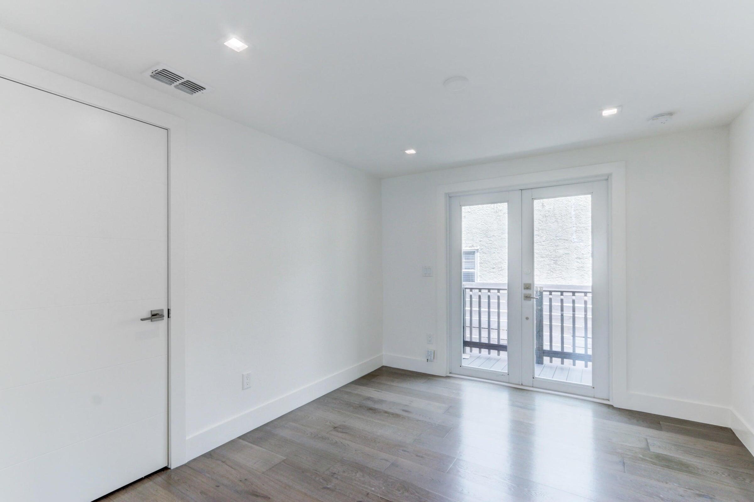 FLAMINGO PARK - Residential Lease