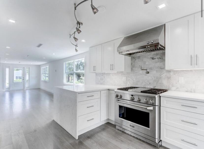 FLAMINGO PARK - Residential Lease