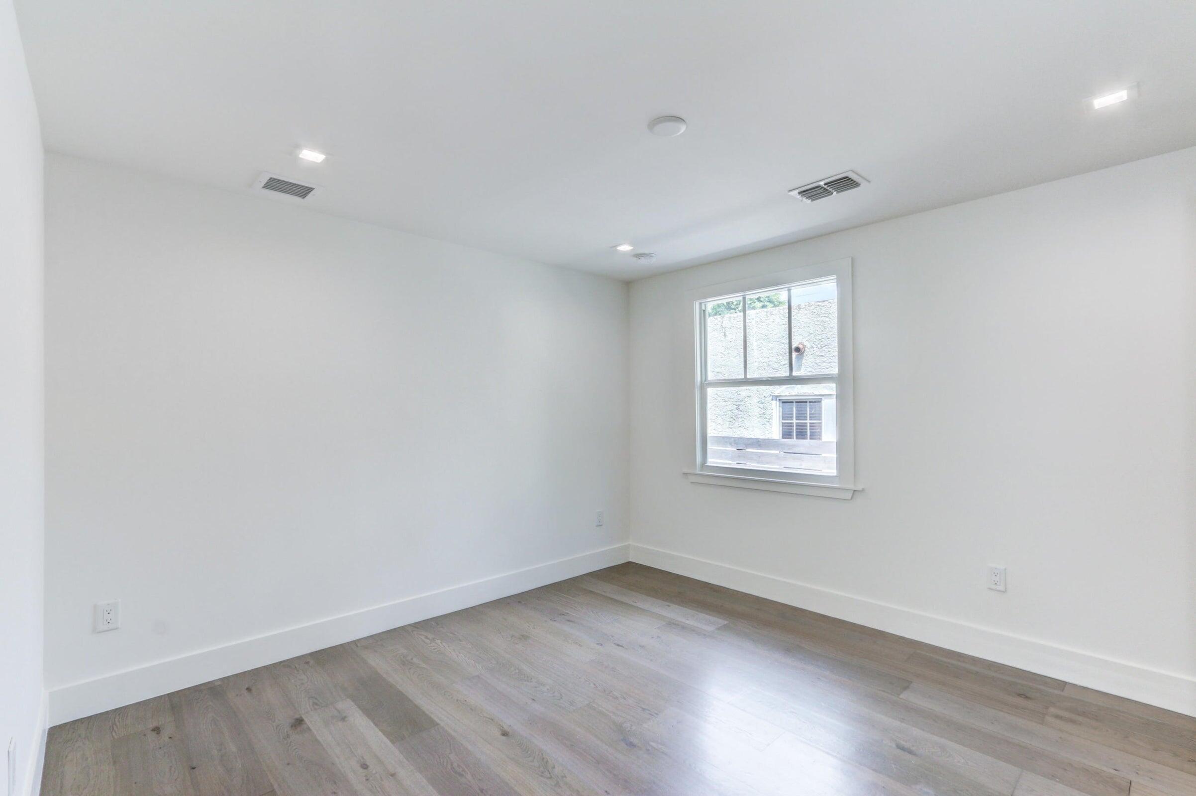 FLAMINGO PARK - Residential Lease