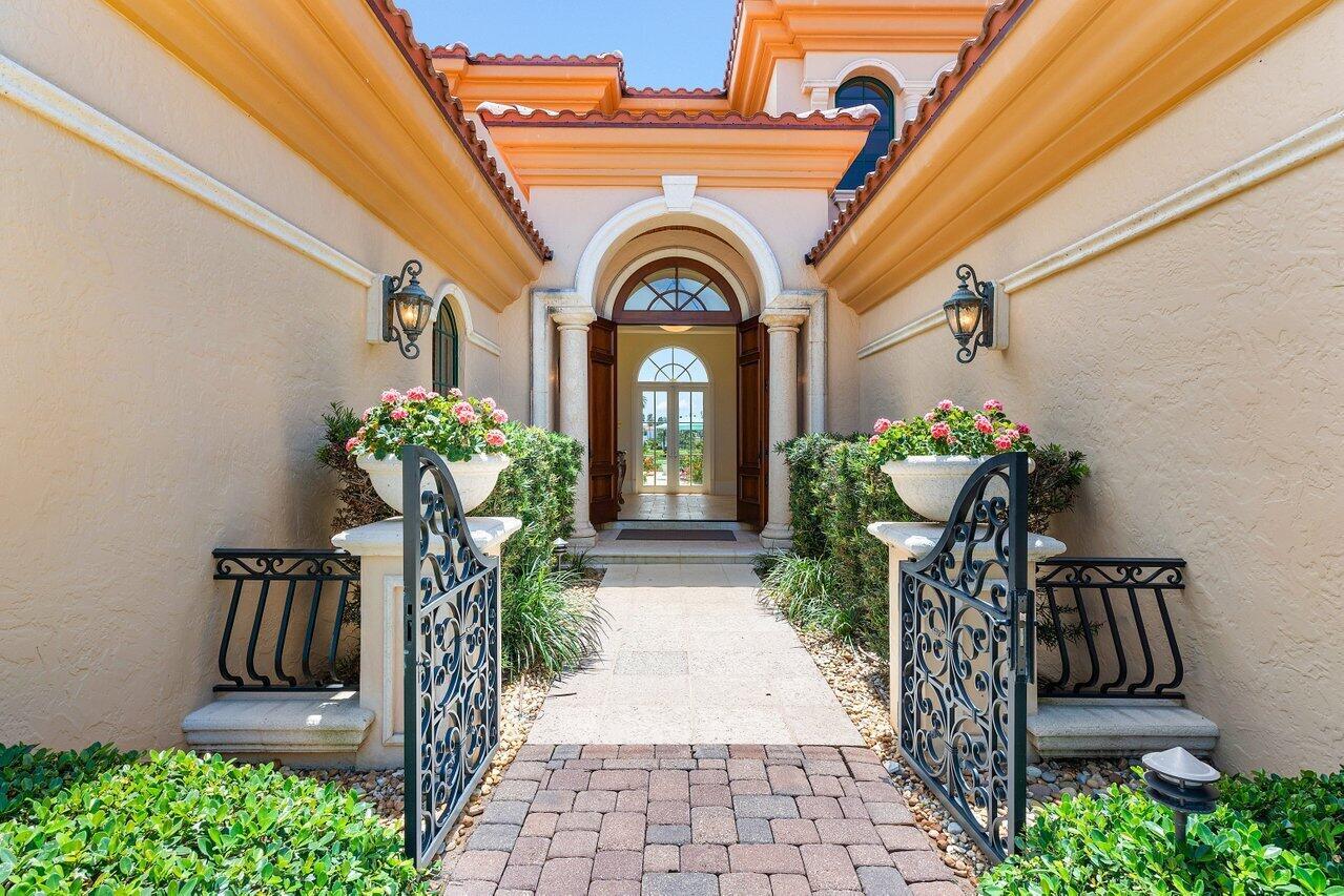 SAILFISH POINT - Residential