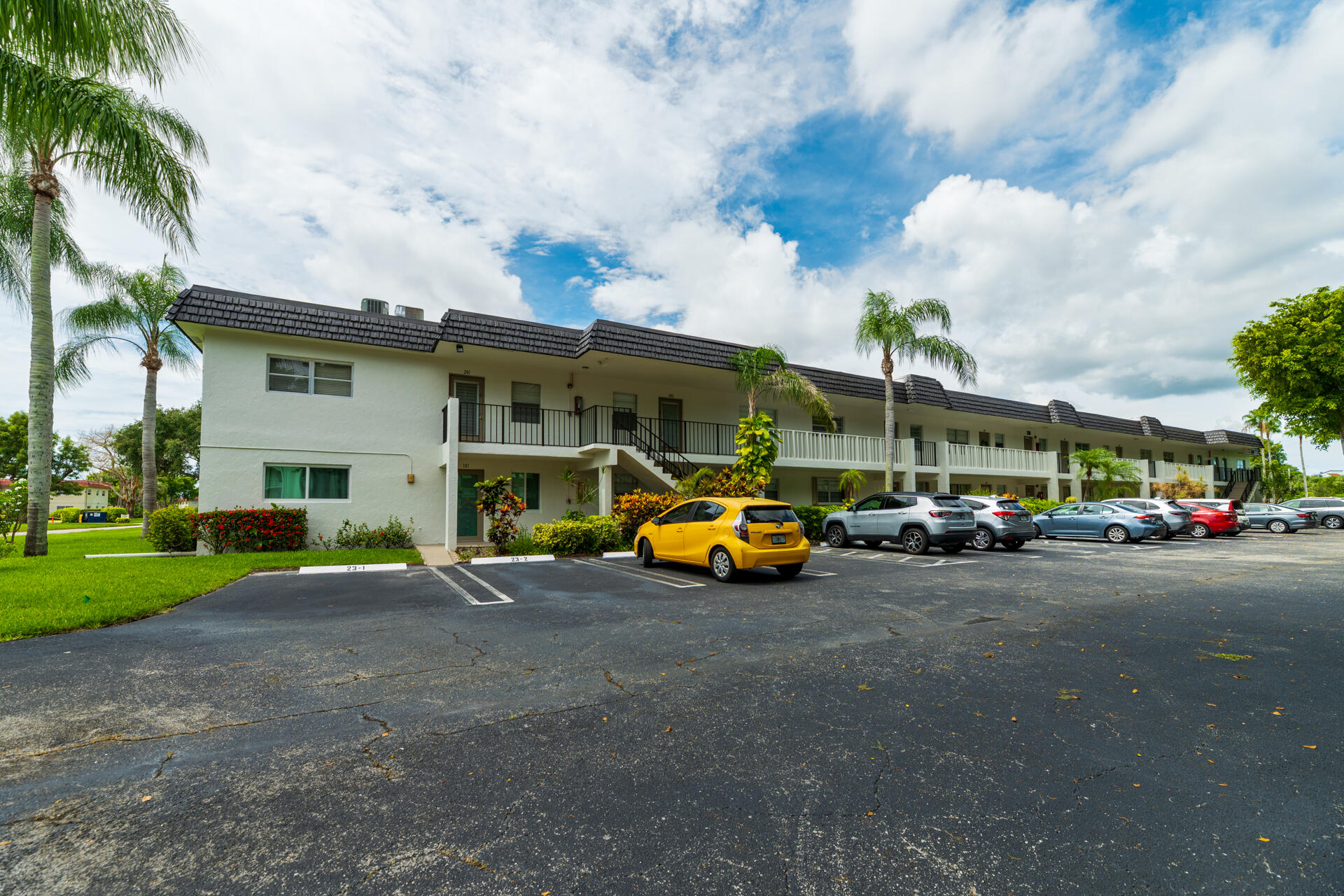 VILLAGES OF ORIOLE ABBEY CONDO - Residential