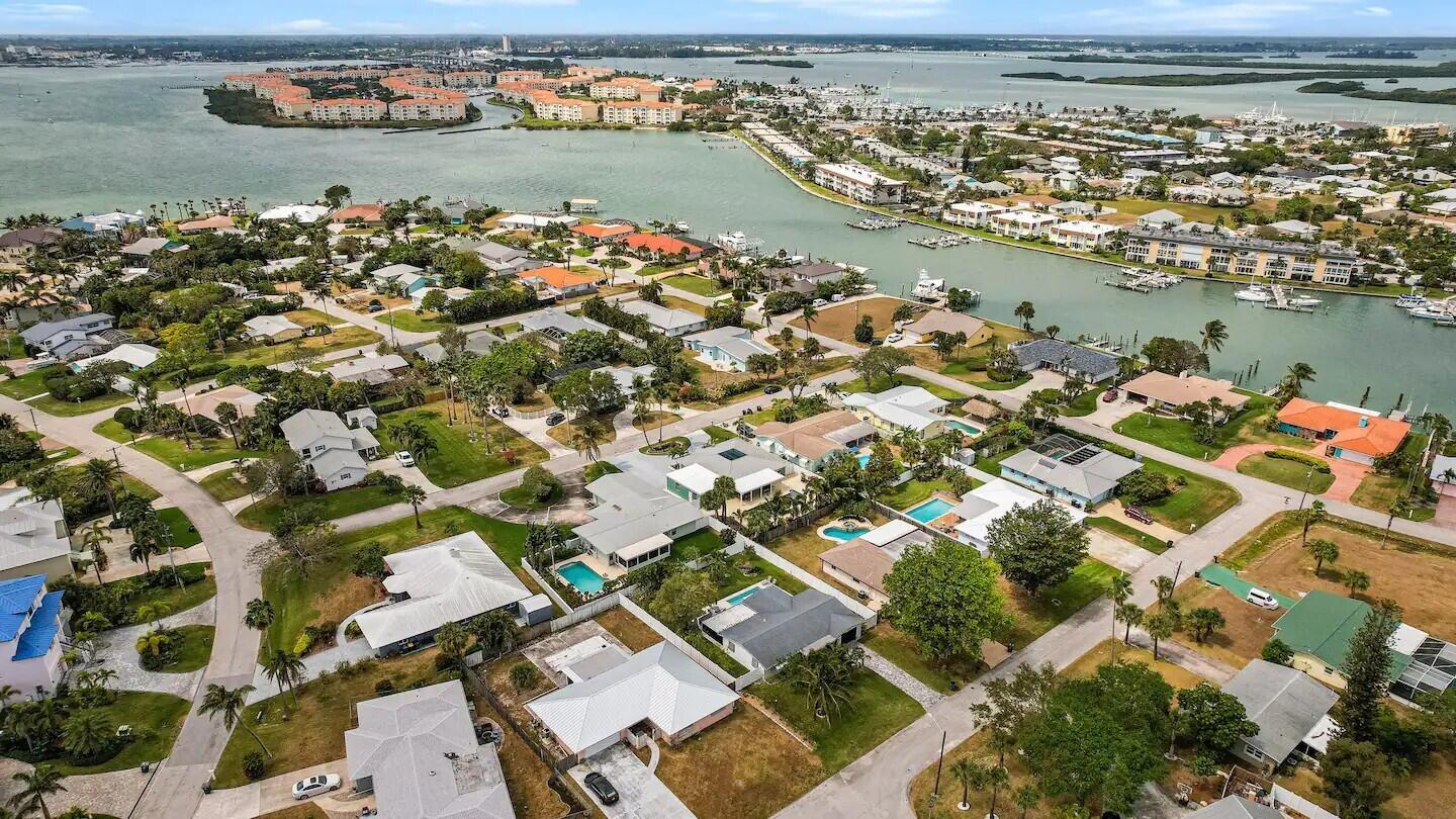 THUMB POINT SUBDIVISION - Residential