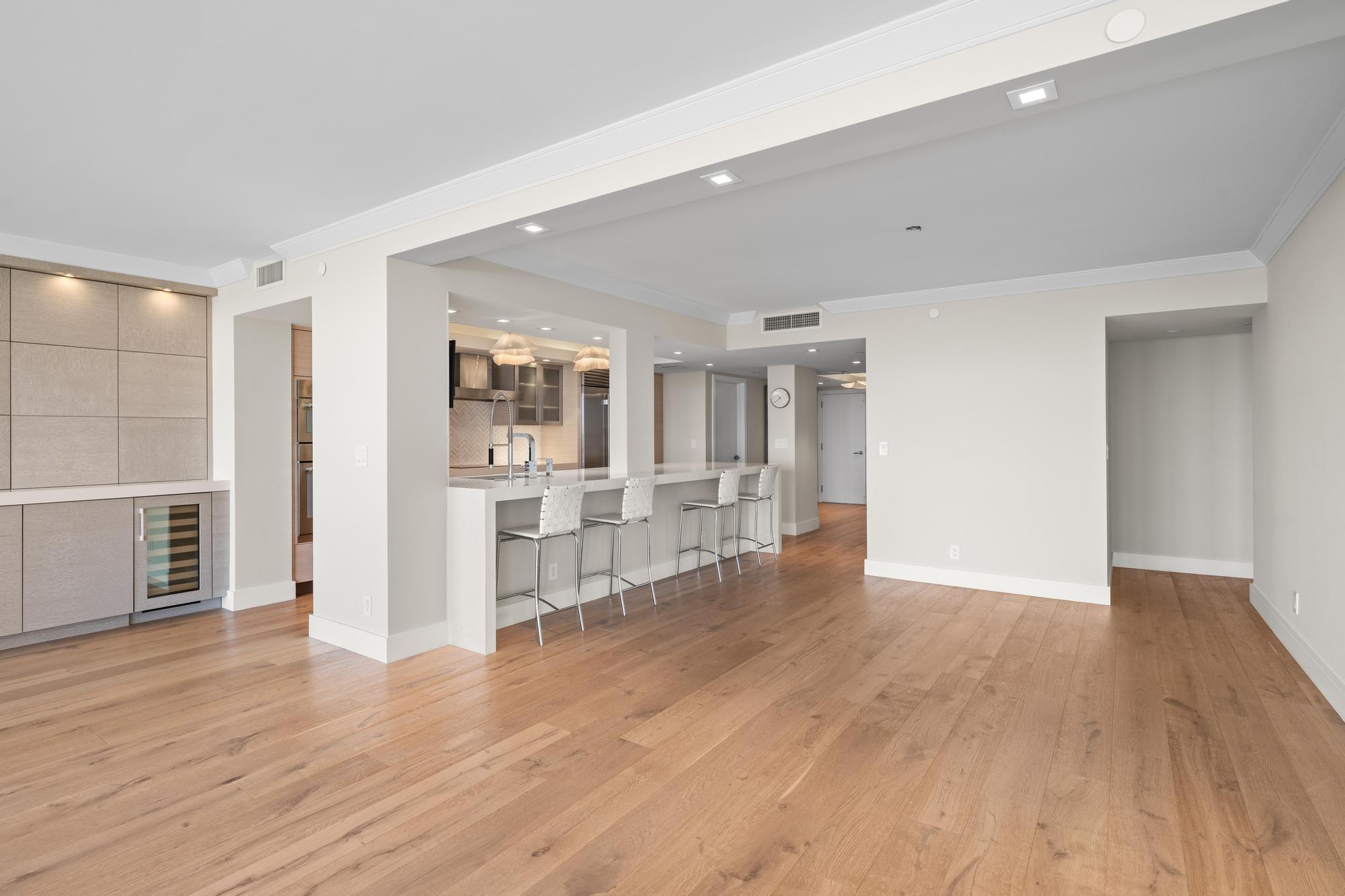 BEACH POINT CONDO - Residential